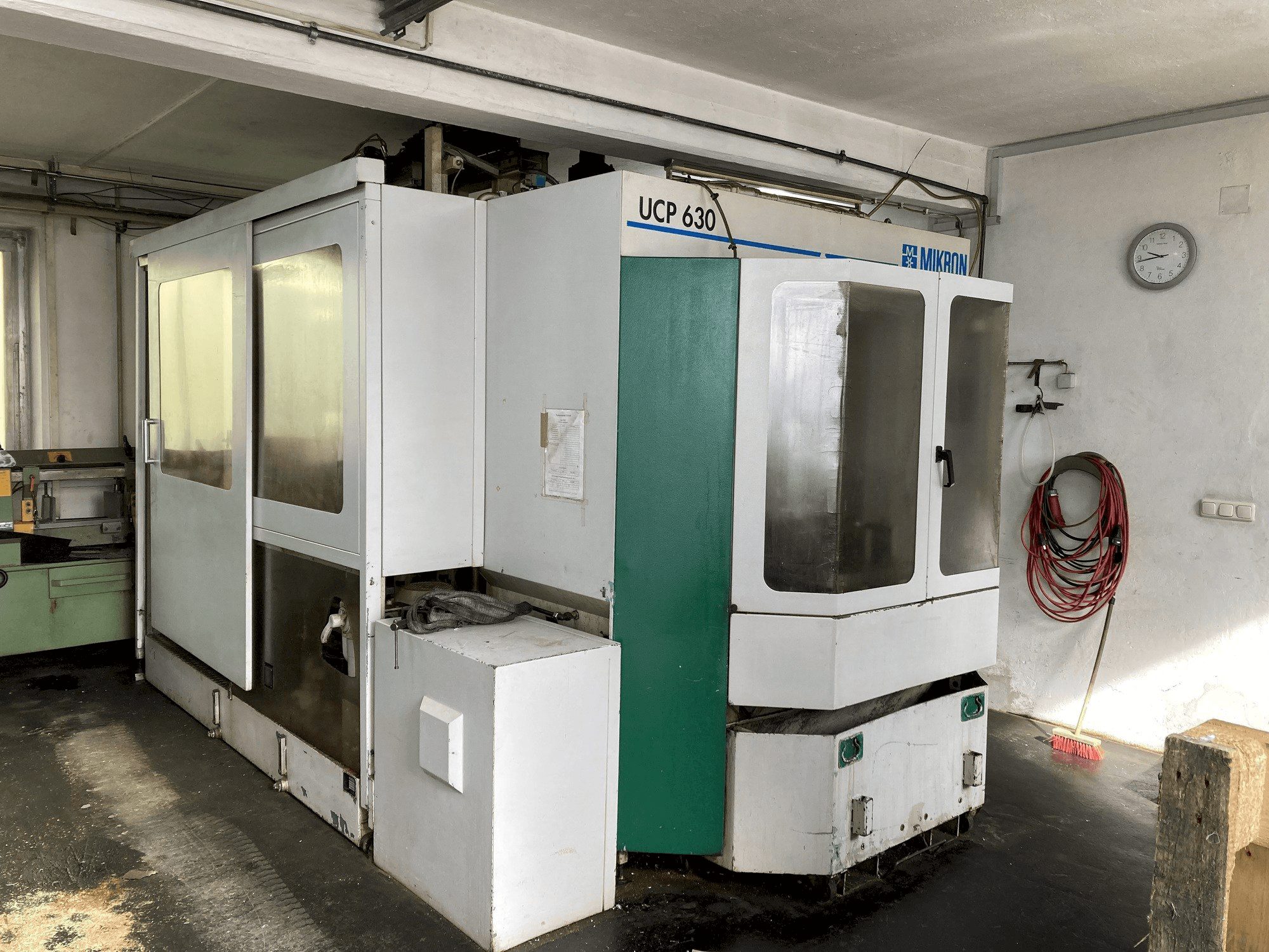 Prikaz stroja MIKRON UCP 630 sprijeda