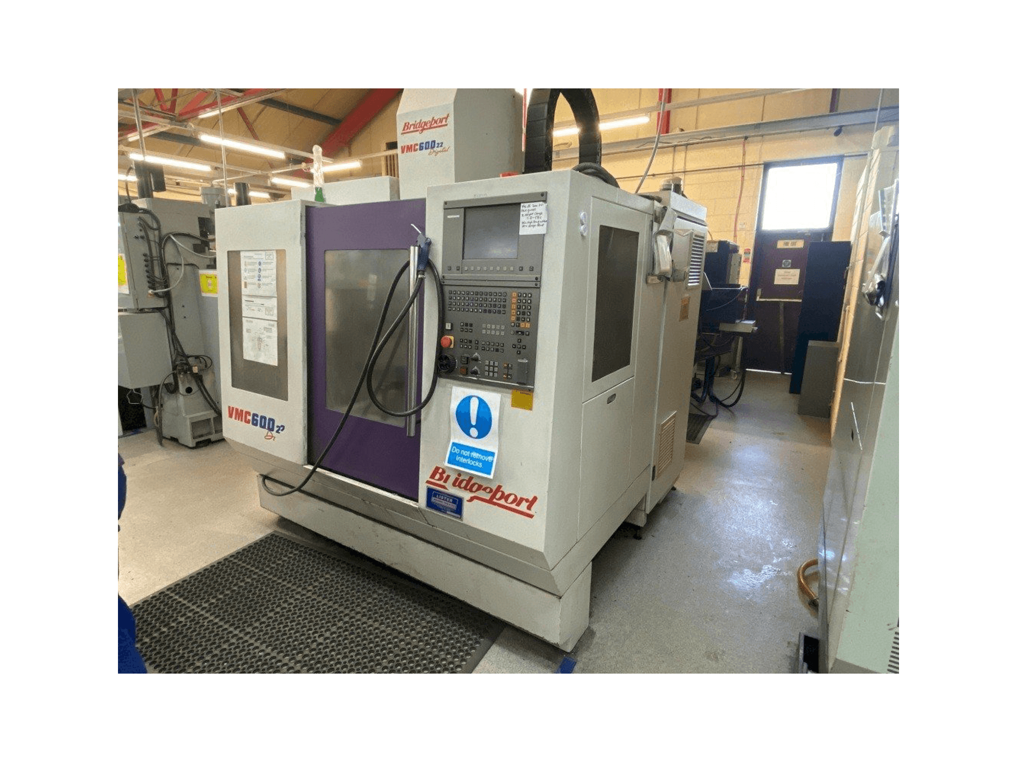 Prikaz stroja Bridgeport VMC 600/22 Digital sprijeda