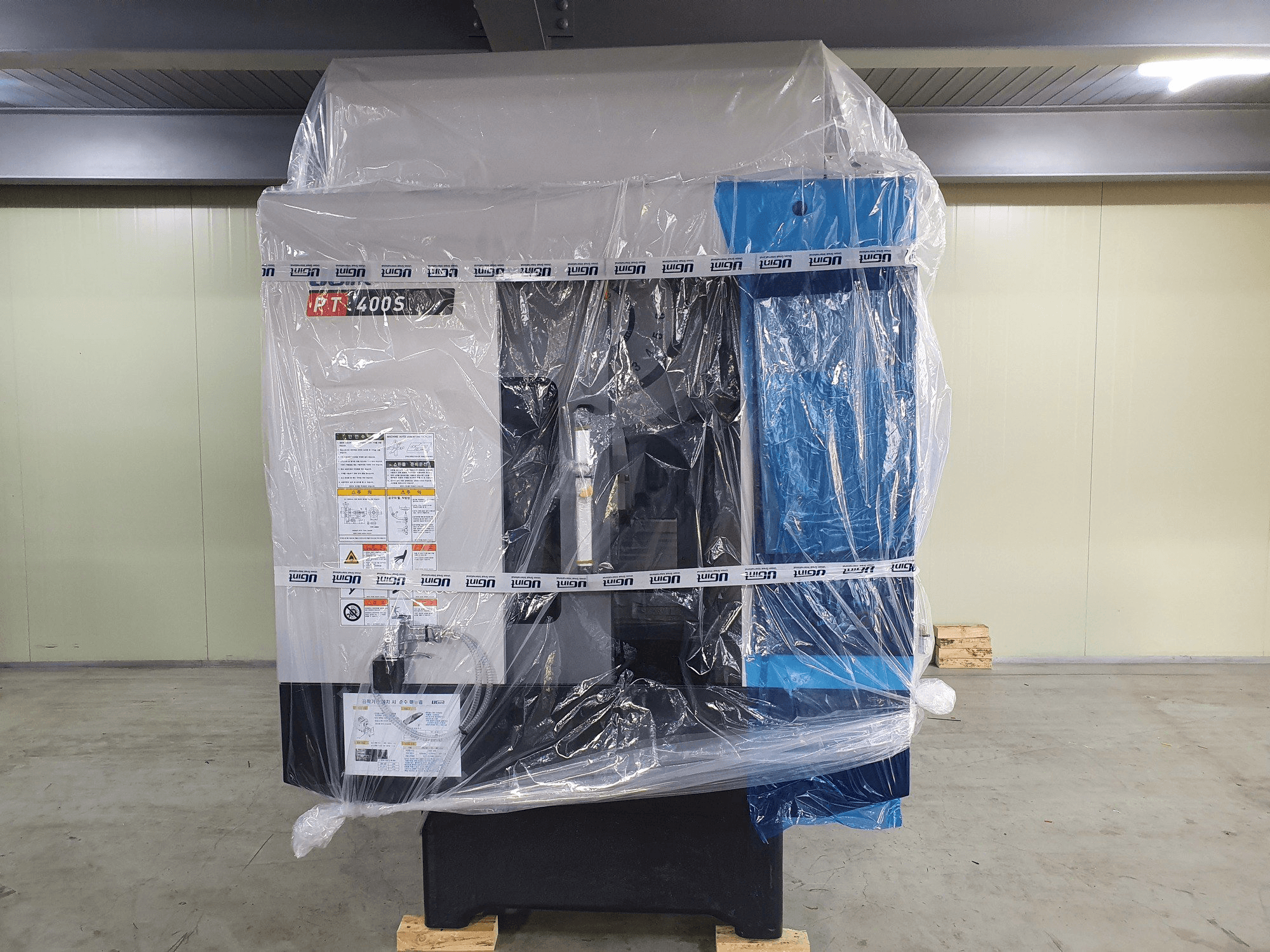 Prikaz stroja UGINT PT400S sprijeda