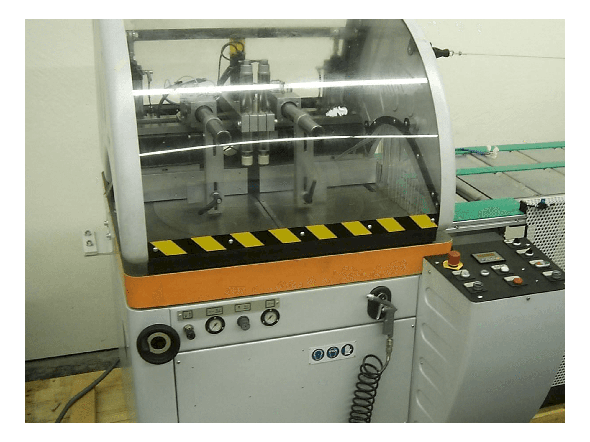 Prikaz stroja KASTO alu U 20 sprijeda