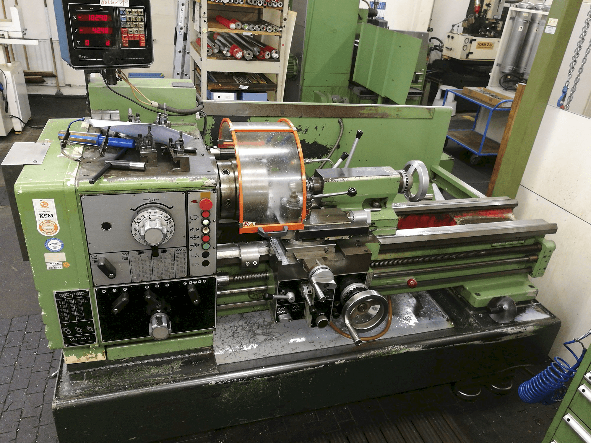 Prikaz stroja Harrison M400 sprijeda