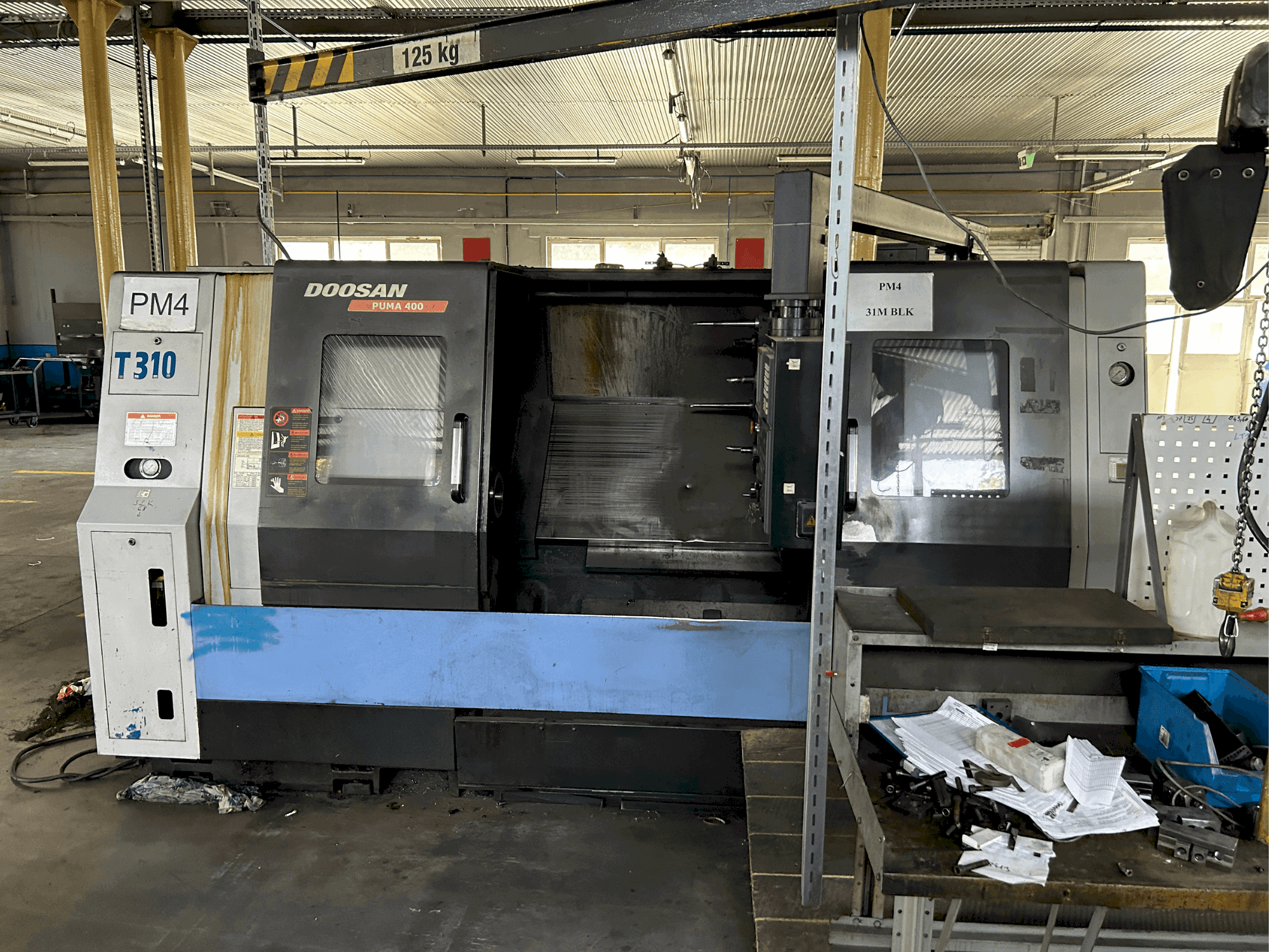 Prikaz stroja DOOSAN puma 400 B sprijeda
