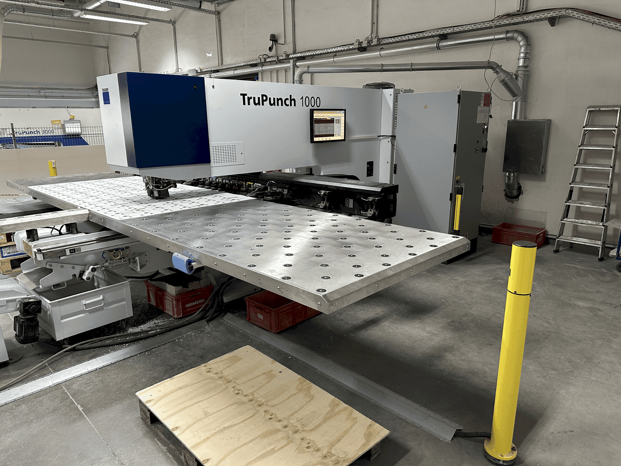 Prikaz stroja TRUMPF TruPunch 1000 sprijeda