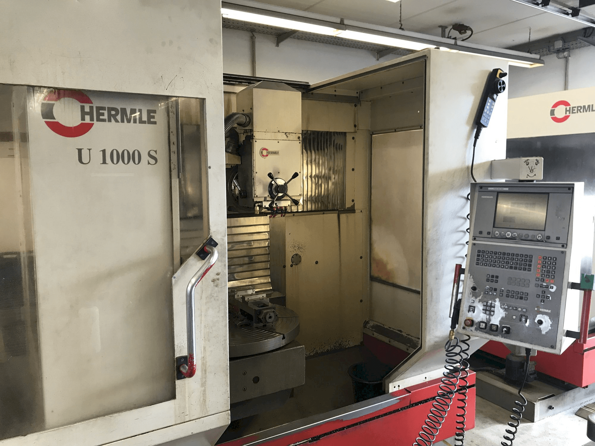 Prikaz stroja HERMLE U 1000 S sprijeda
