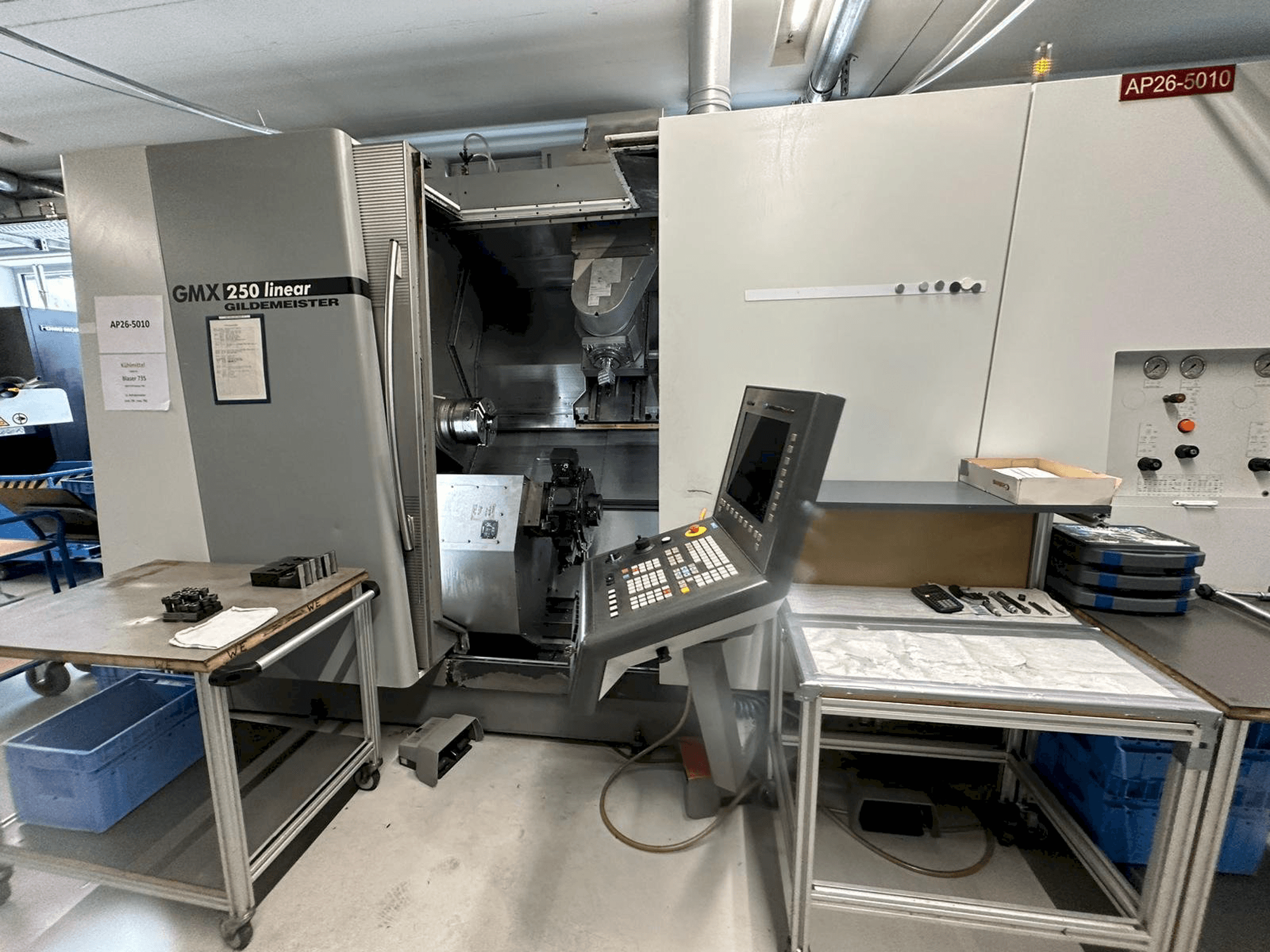 Prikaz stroja DMG GMX 250 linear sprijeda