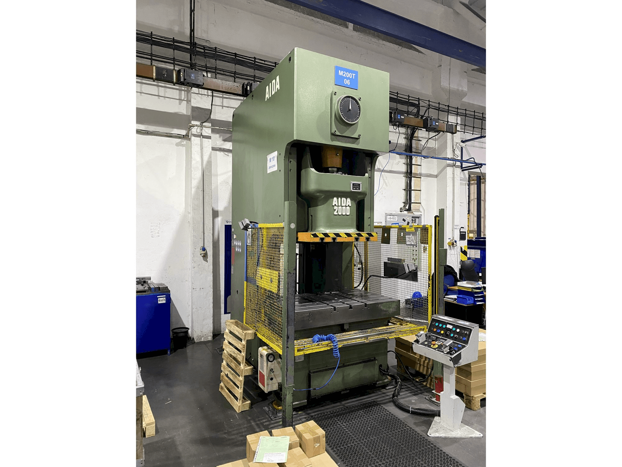 Prikaz stroja AIDA NC1-2000 (2) sprijeda