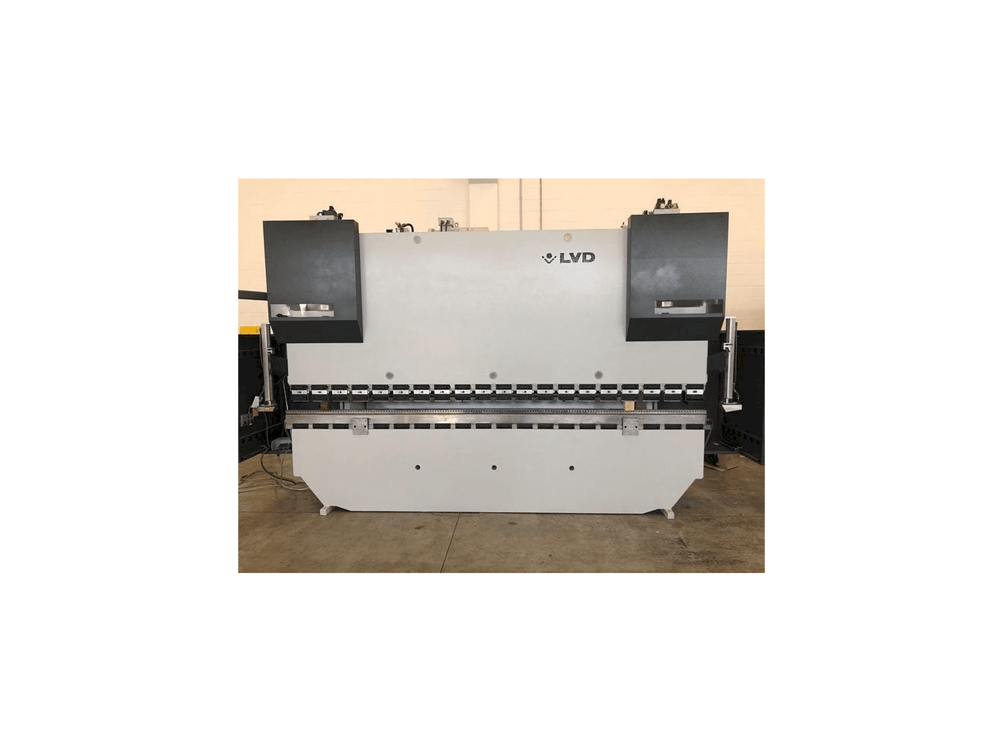 Prikaz stroja LVD PPEB 170/40 sprijeda