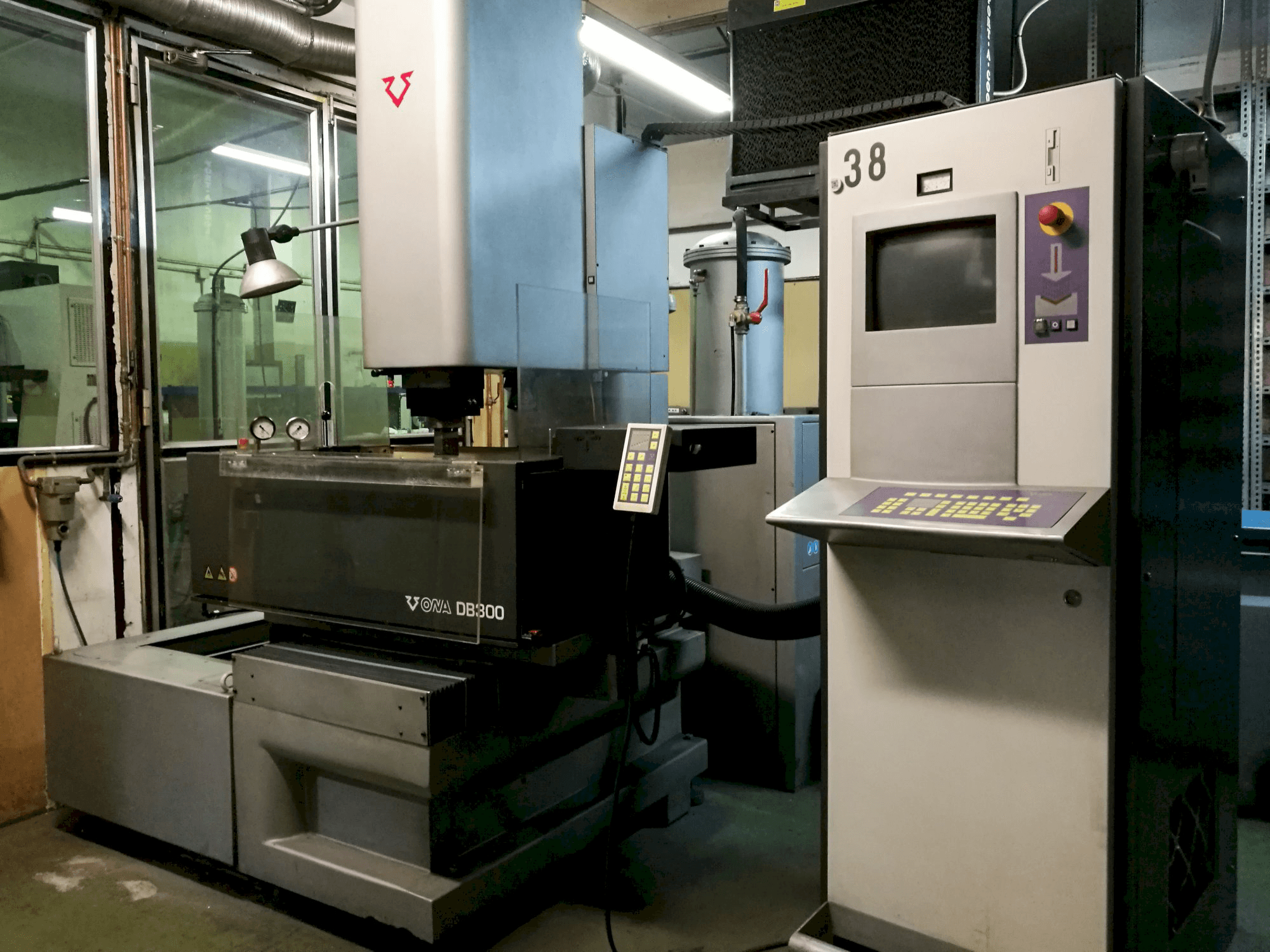 Prikaz stroja ONA DB300 zdesna