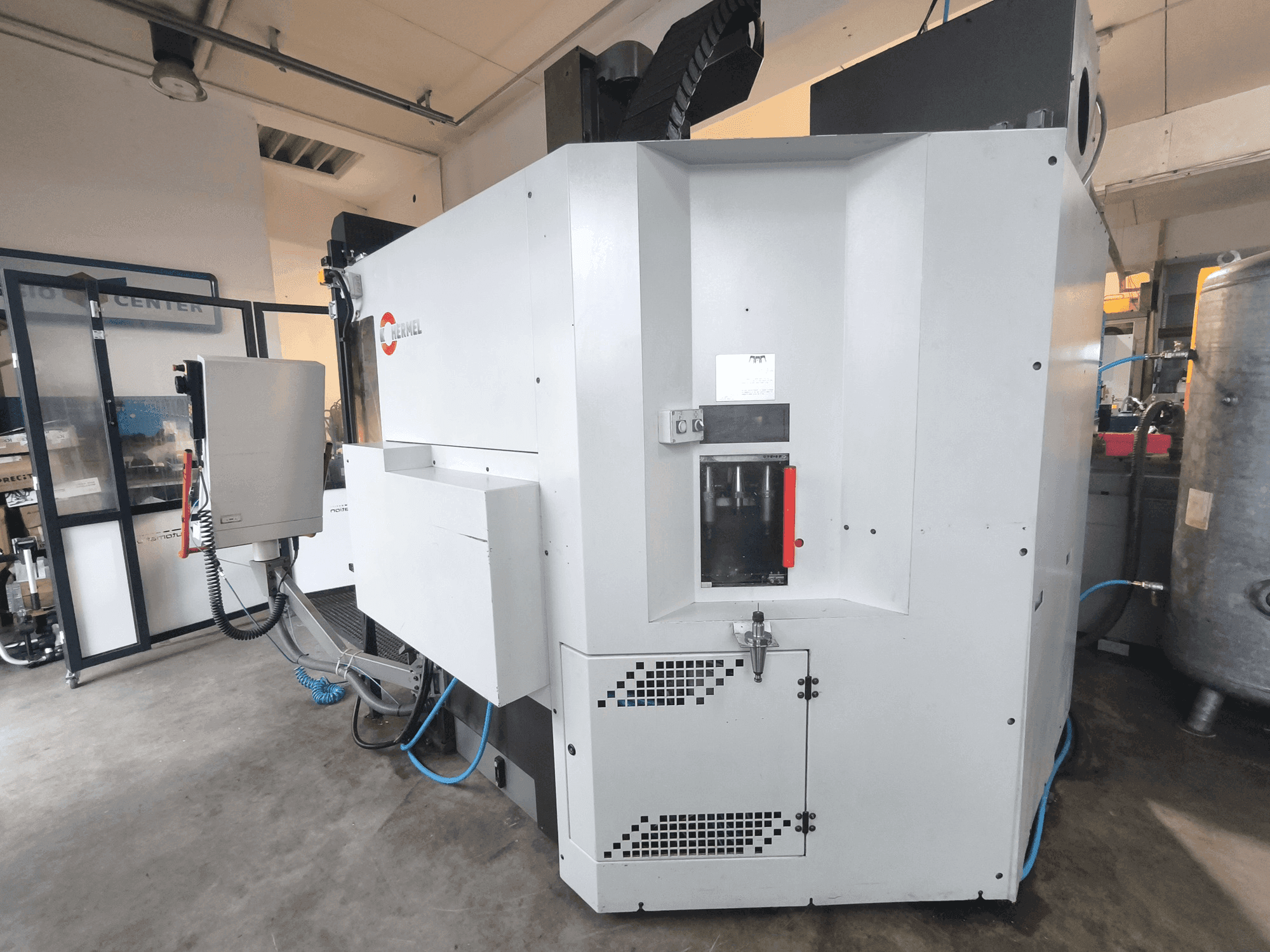 Prikaz stroja HERMLE C 600 U sprijeda