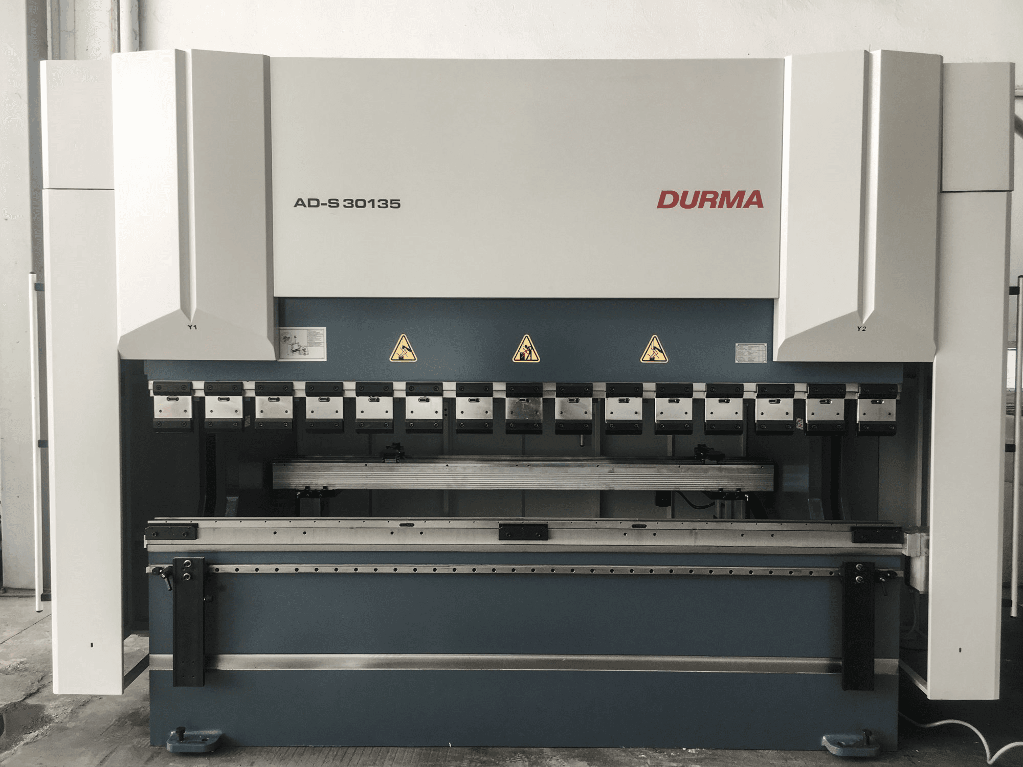 Prikaz stroja Durma AD-S 30135 sprijeda