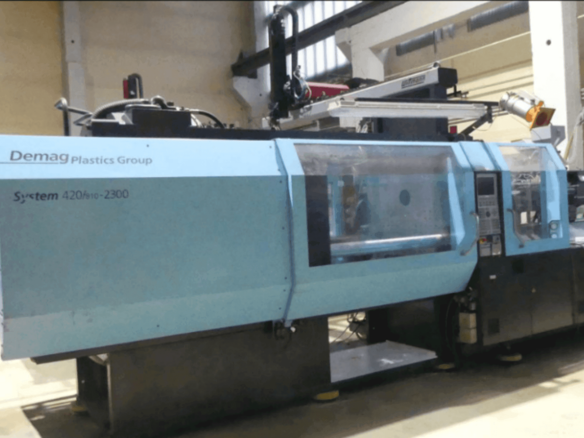 Prikaz stroja DEMAG Ergotech 420/810-2300 sprijeda