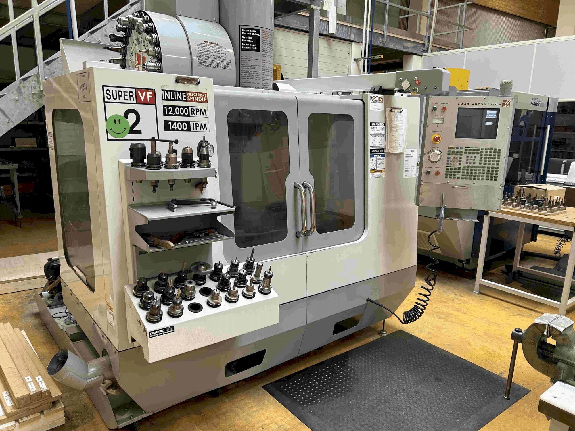 Prikaz stroja HAAS VF-2SSHE sprijeda