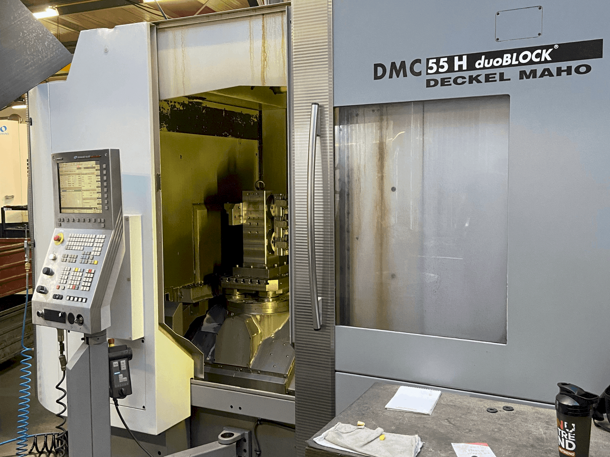 Prikaz stroja DECKEL MAHO DMC 55H duoBlock (2007) sprijeda