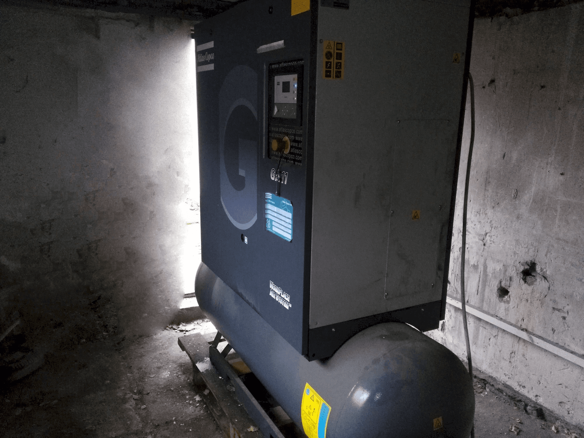 Prikaz stroja Atlas Copco GA11P sprijeda