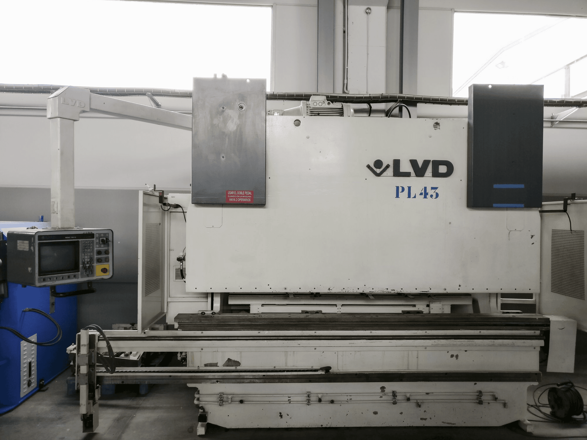 Prikaz stroja LVD PPEB 160-30 MNC 95 sprijeda