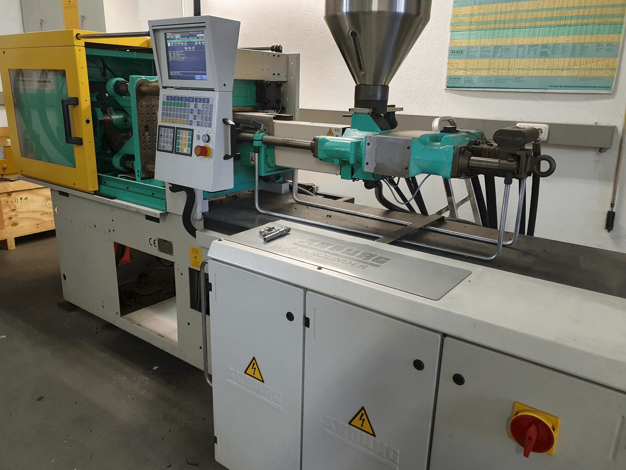 Prikaz stroja Arburg Allrounder 320 KS 700-100 sprijeda