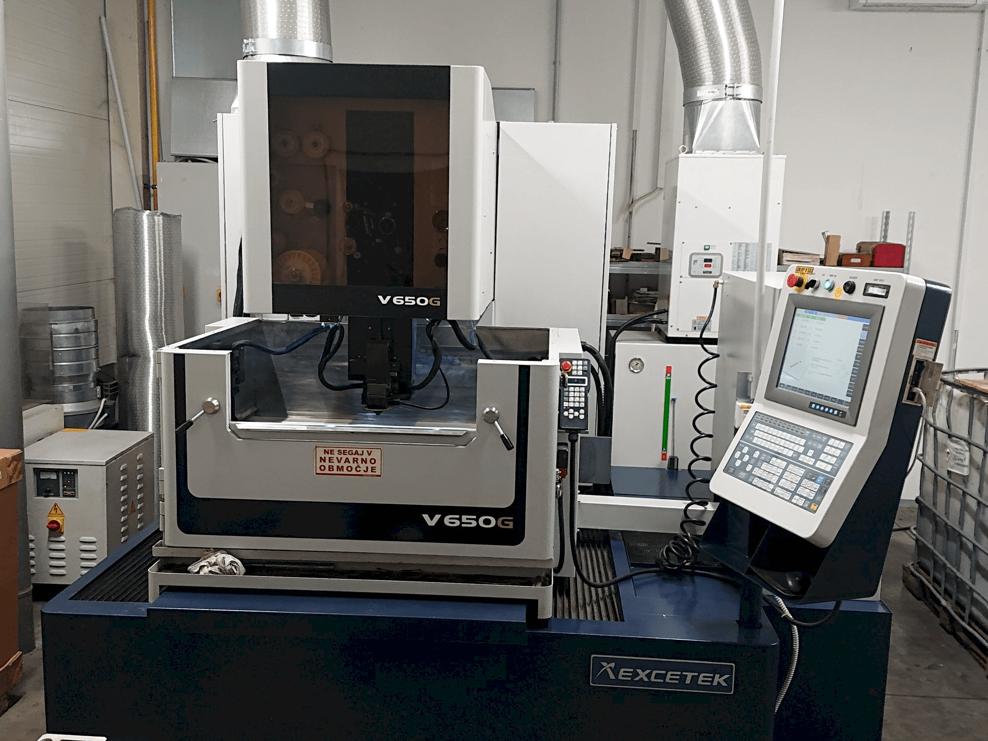 Prikaz stroja EXCETEK V650G sprijeda