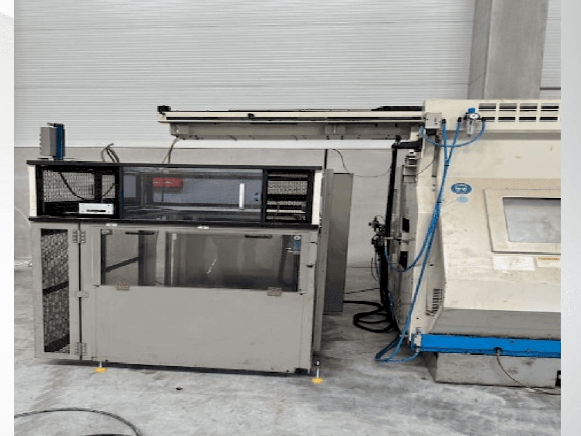 Prikaz stroja Okuma LT 10-M sprijeda