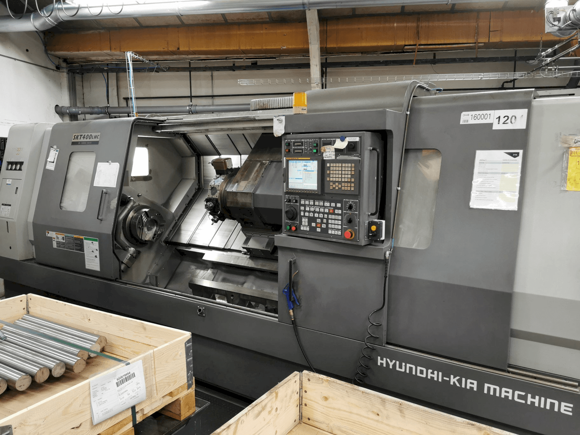 Prikaz stroja Hyundai Kia SKT400LMC sprijeda