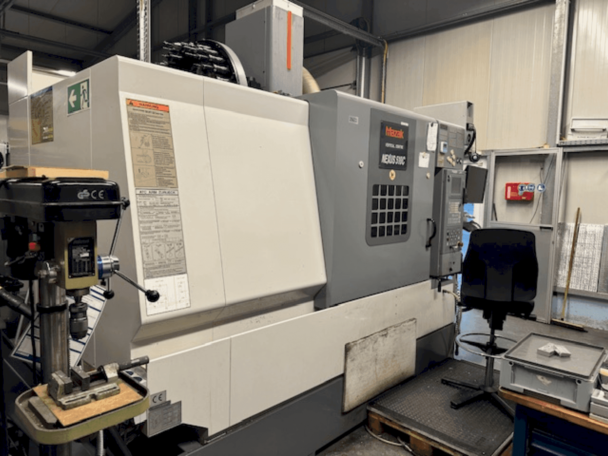 Prikaz stroja Mazak VCN 510-C sprijeda