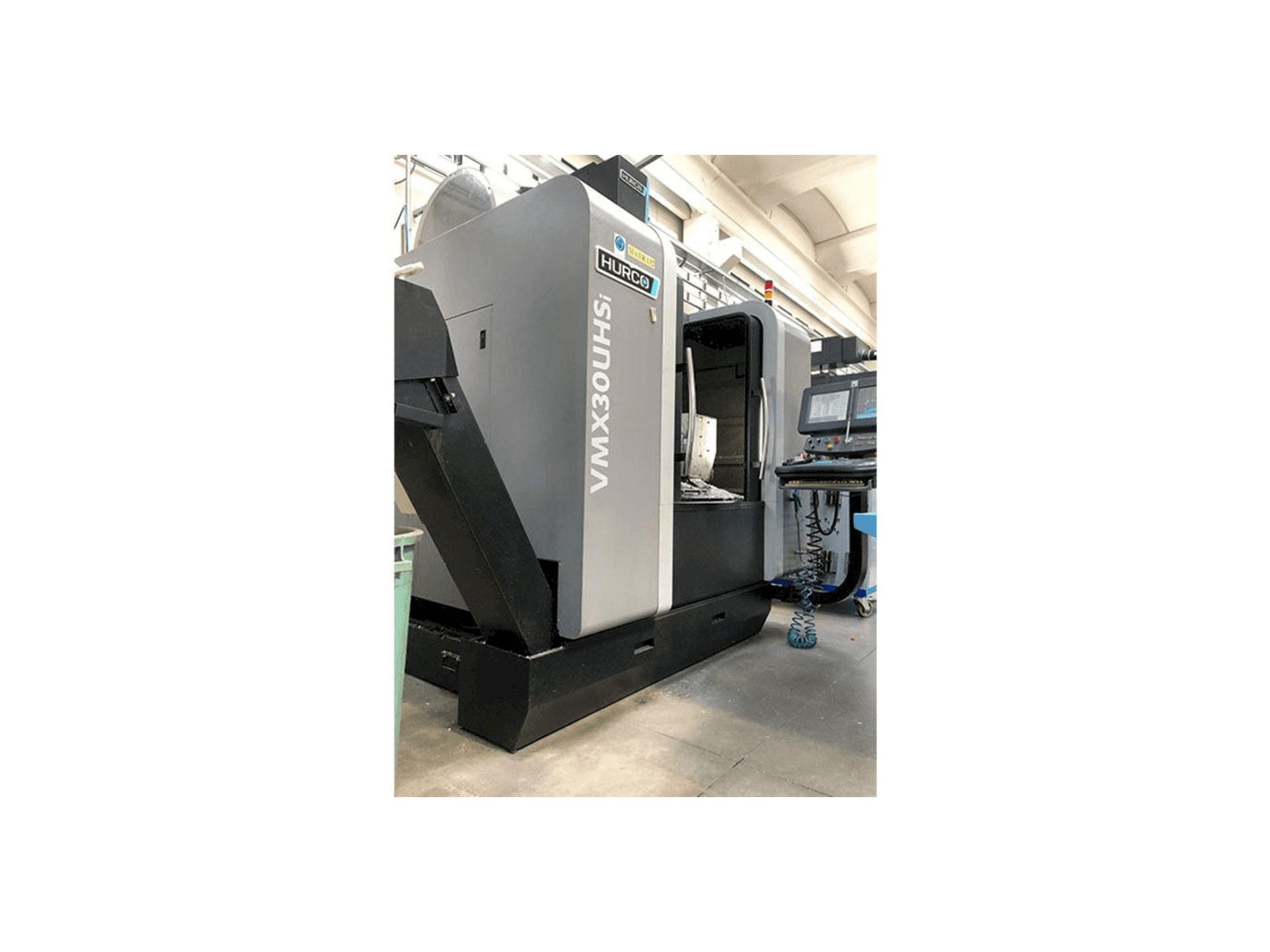 Prikaz stroja Hurco VMX30 UHSi sprijeda