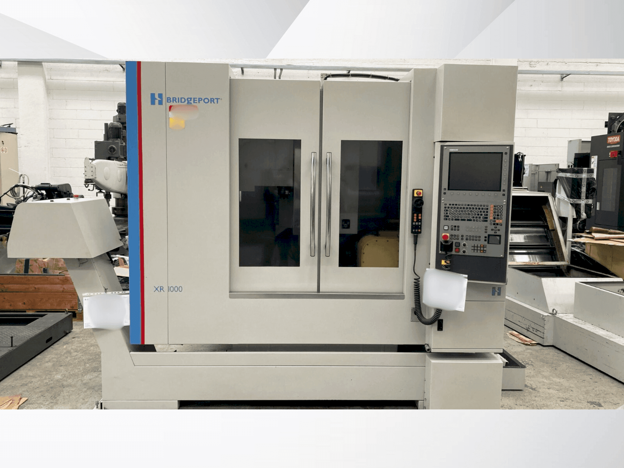 Prikaz stroja Bridgeport XR 1000 sprijeda
