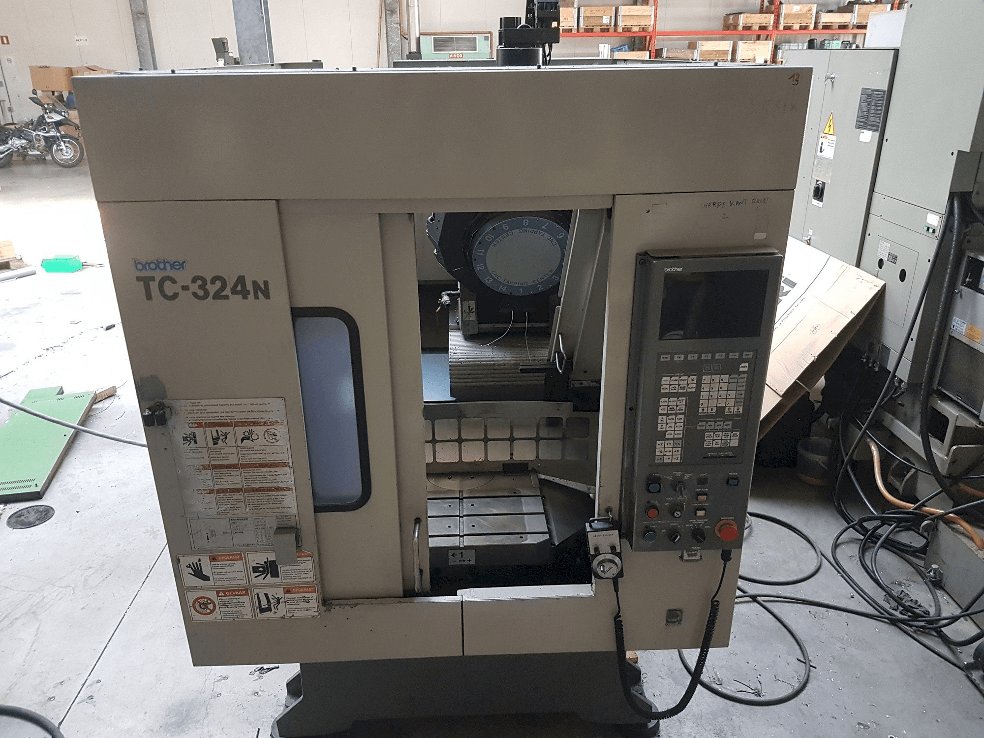 Prikaz stroja Brother TC-324N sprijeda