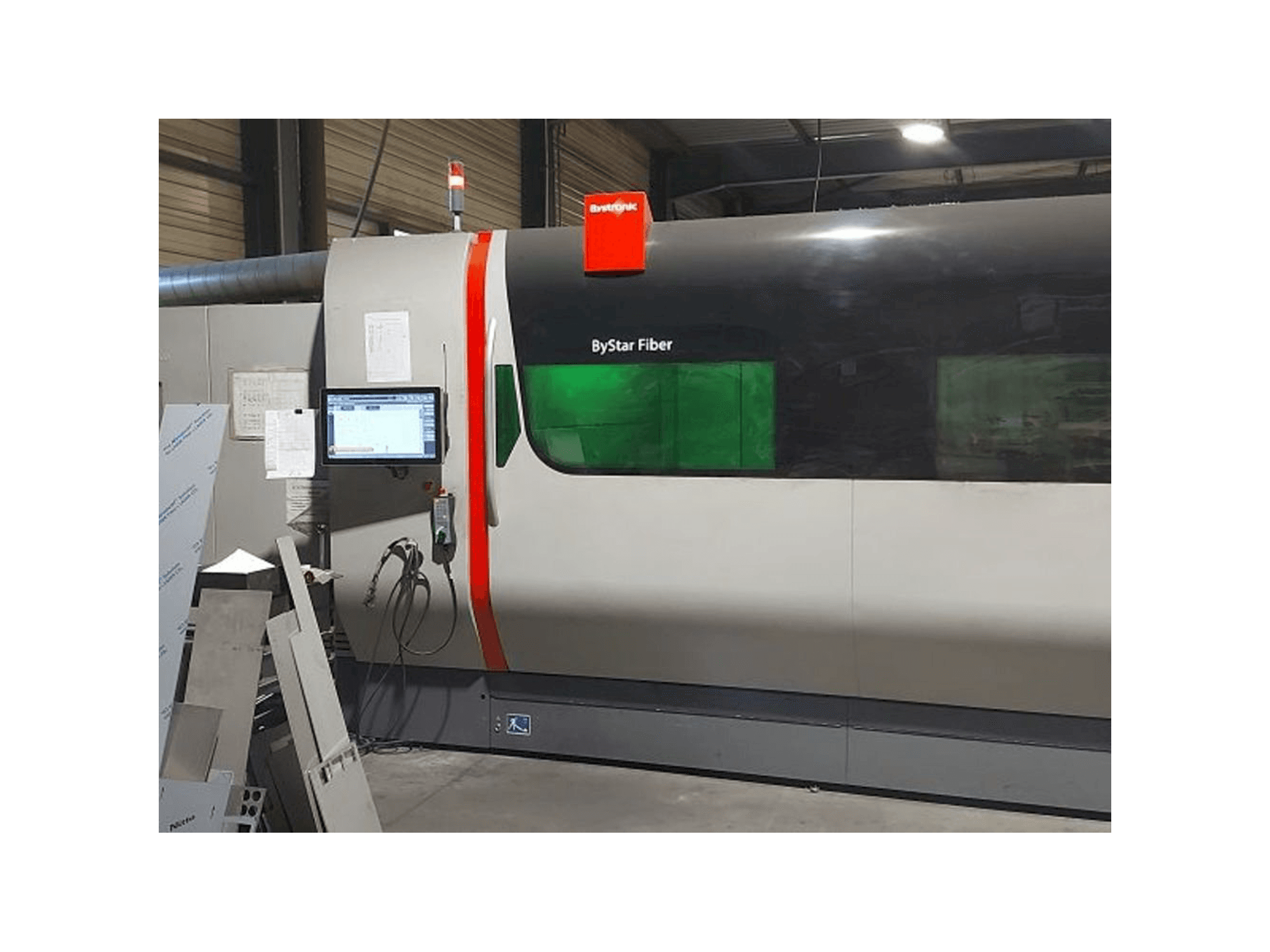 Prikaz stroja Bystronic Bystar fiber sprijeda