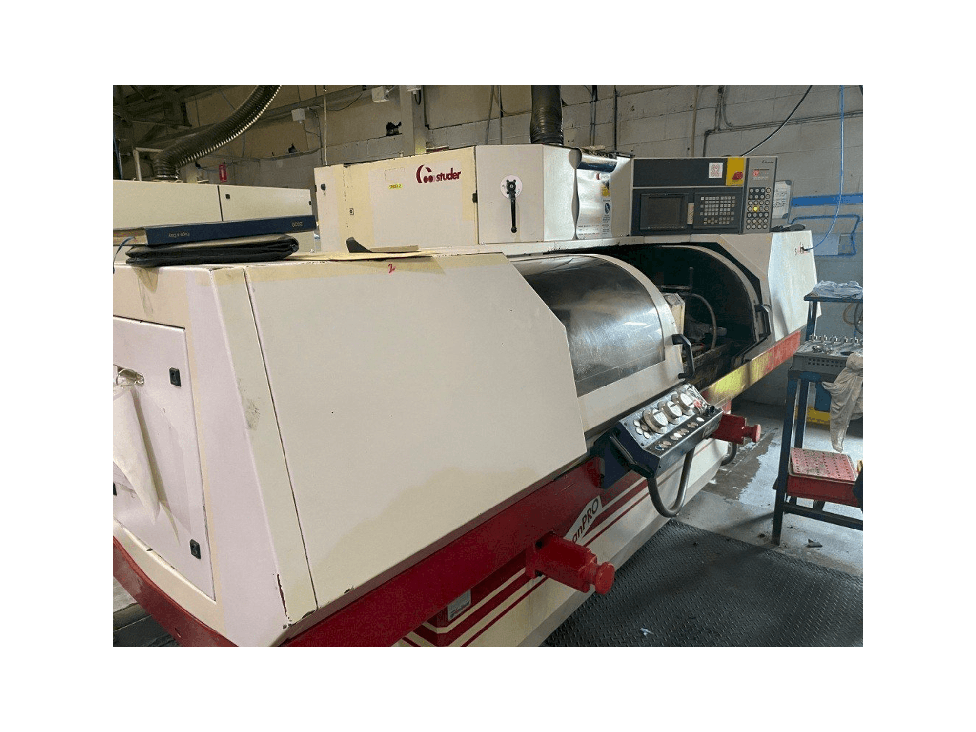 Prikaz stroja STUDER S30 lean PRO sprijeda