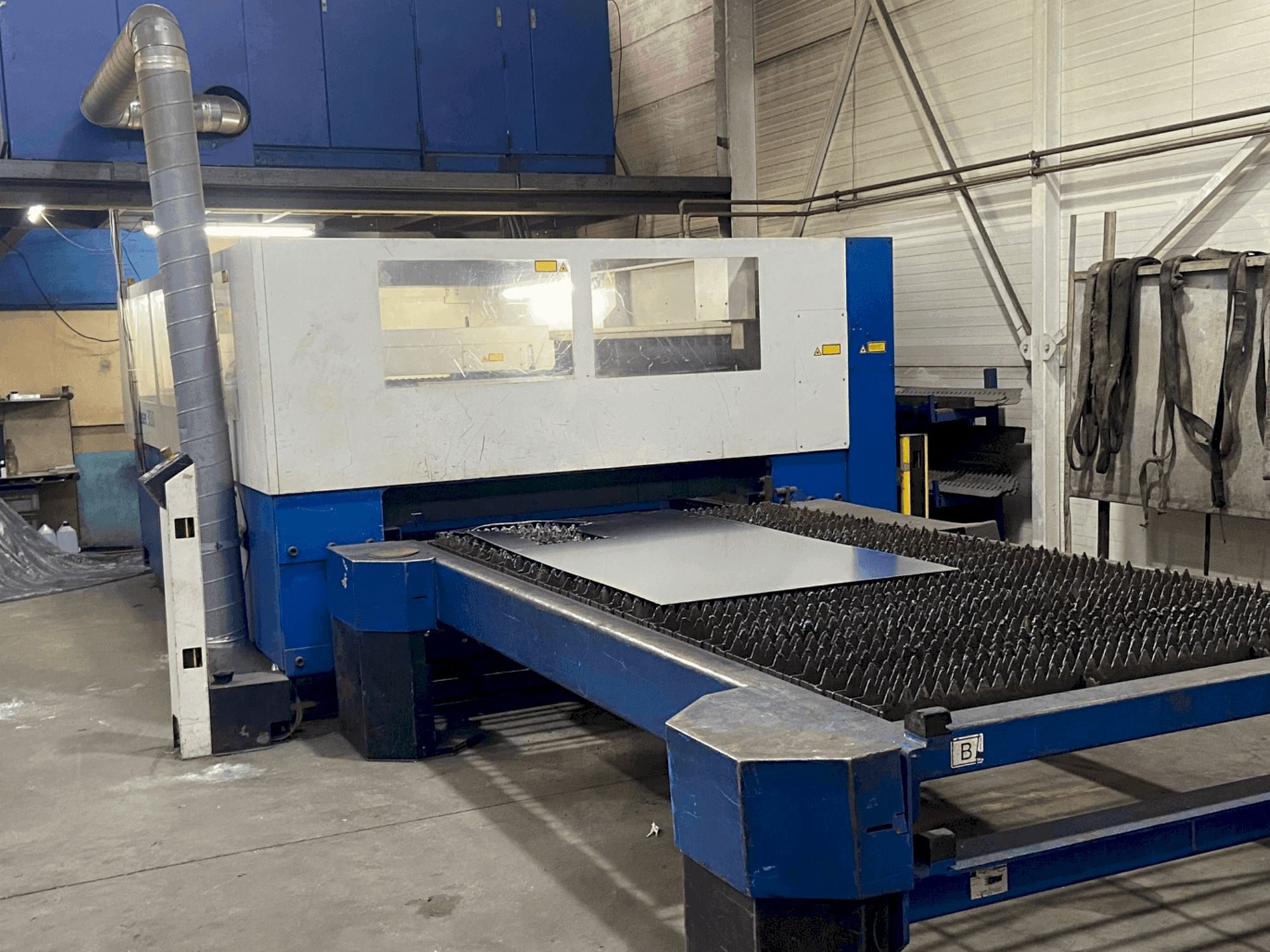 Prikaz stroja TRUMPF TruLaser 3030 sprijeda