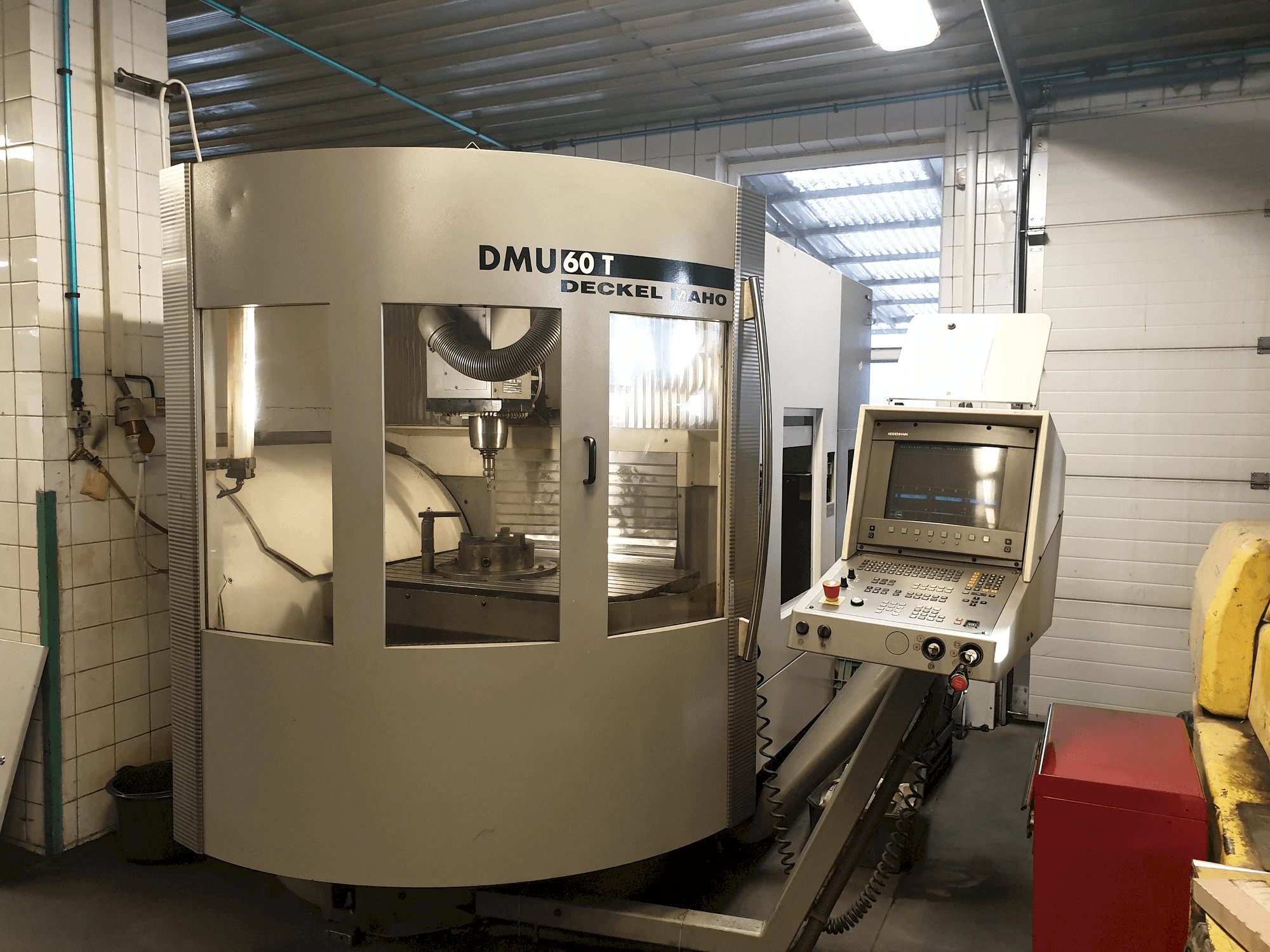 Prikaz stroja DECKEL MAHO DMU 60T sprijeda