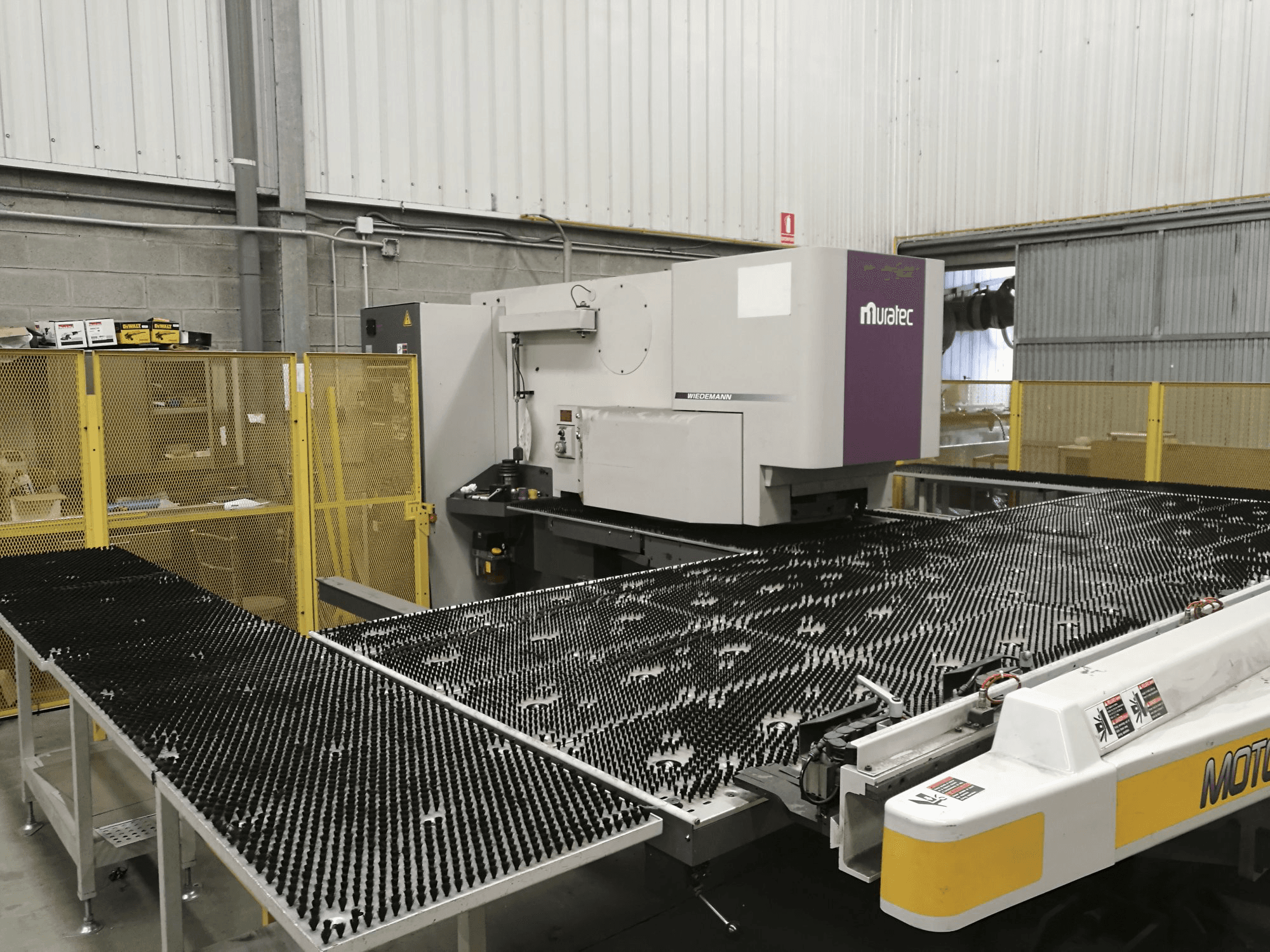 Prikaz stroja Murata Wiedemann M-2558-T slijeva