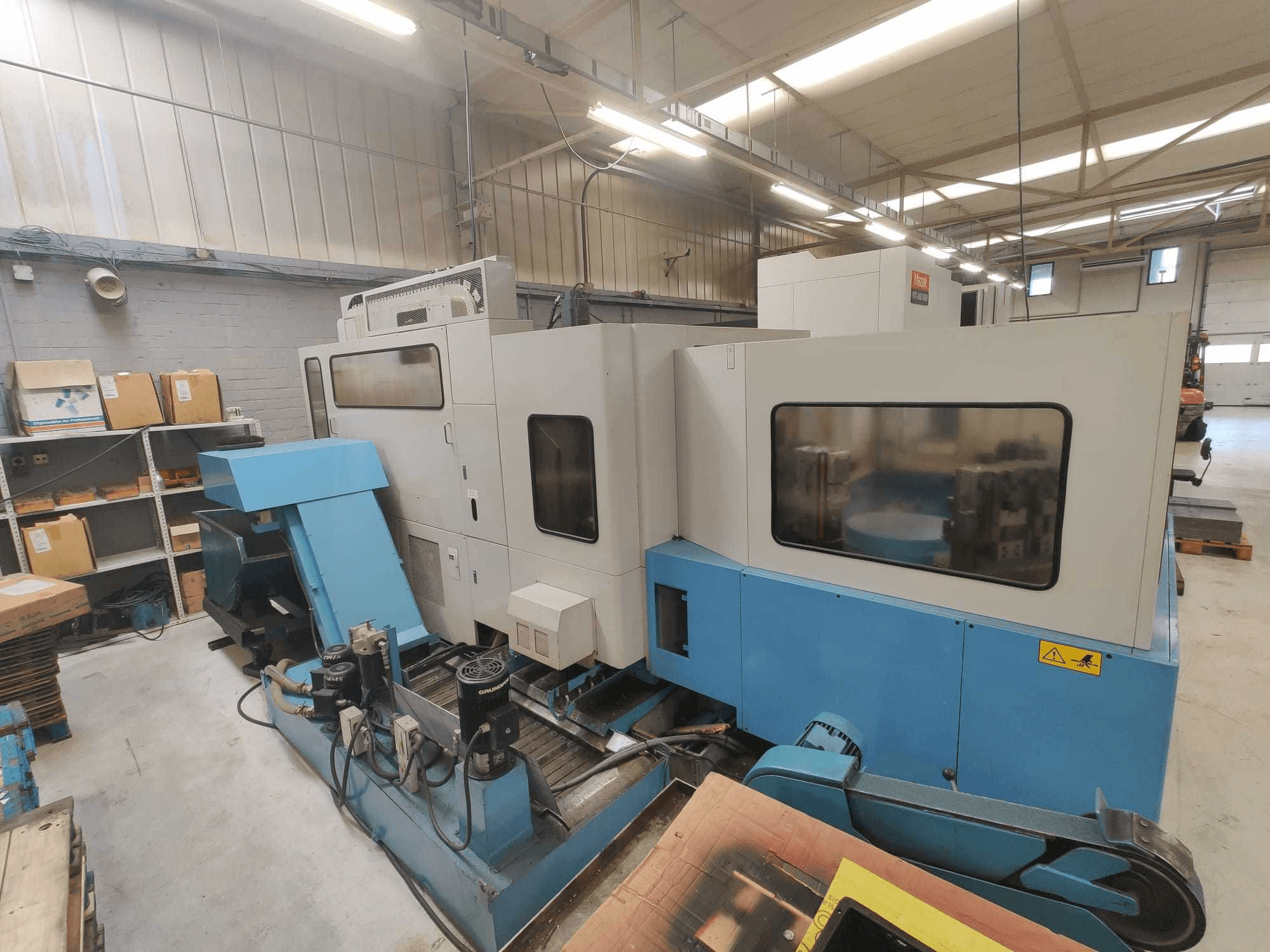 Prikaz stroja Mazak H400 sprijeda