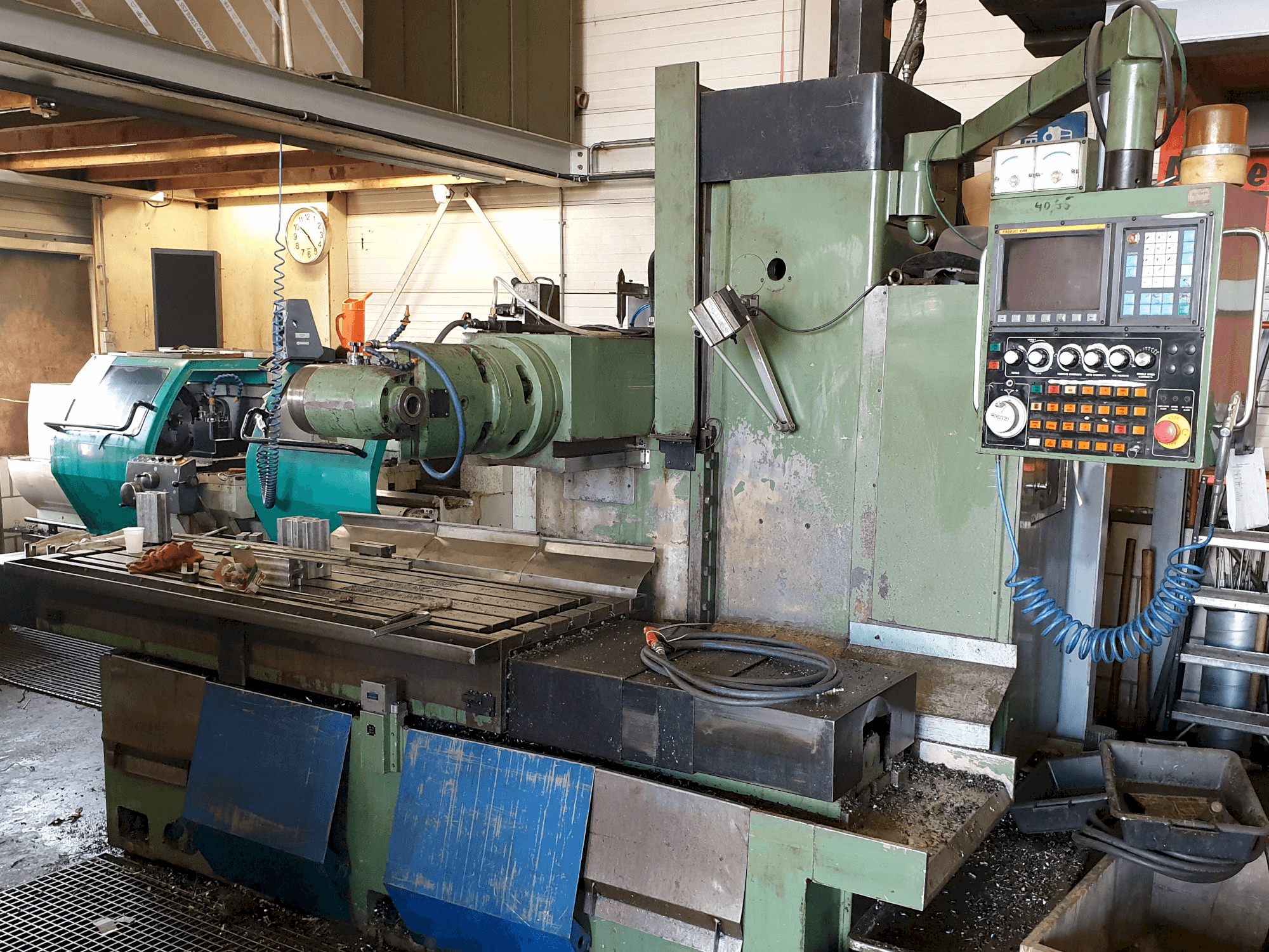 Prikaz stroja YCM X 1800 sprijeda