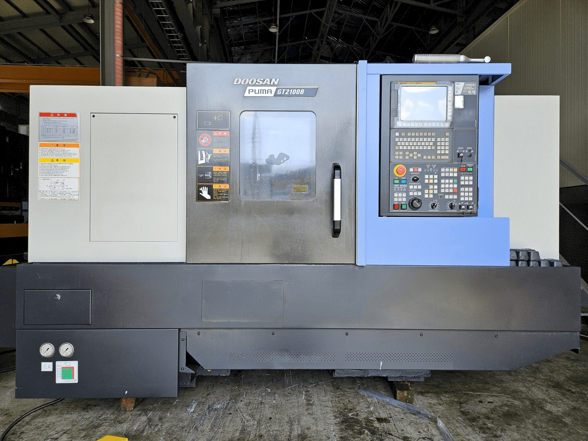 Prikaz stroja DOOSAN GT2100B sprijeda