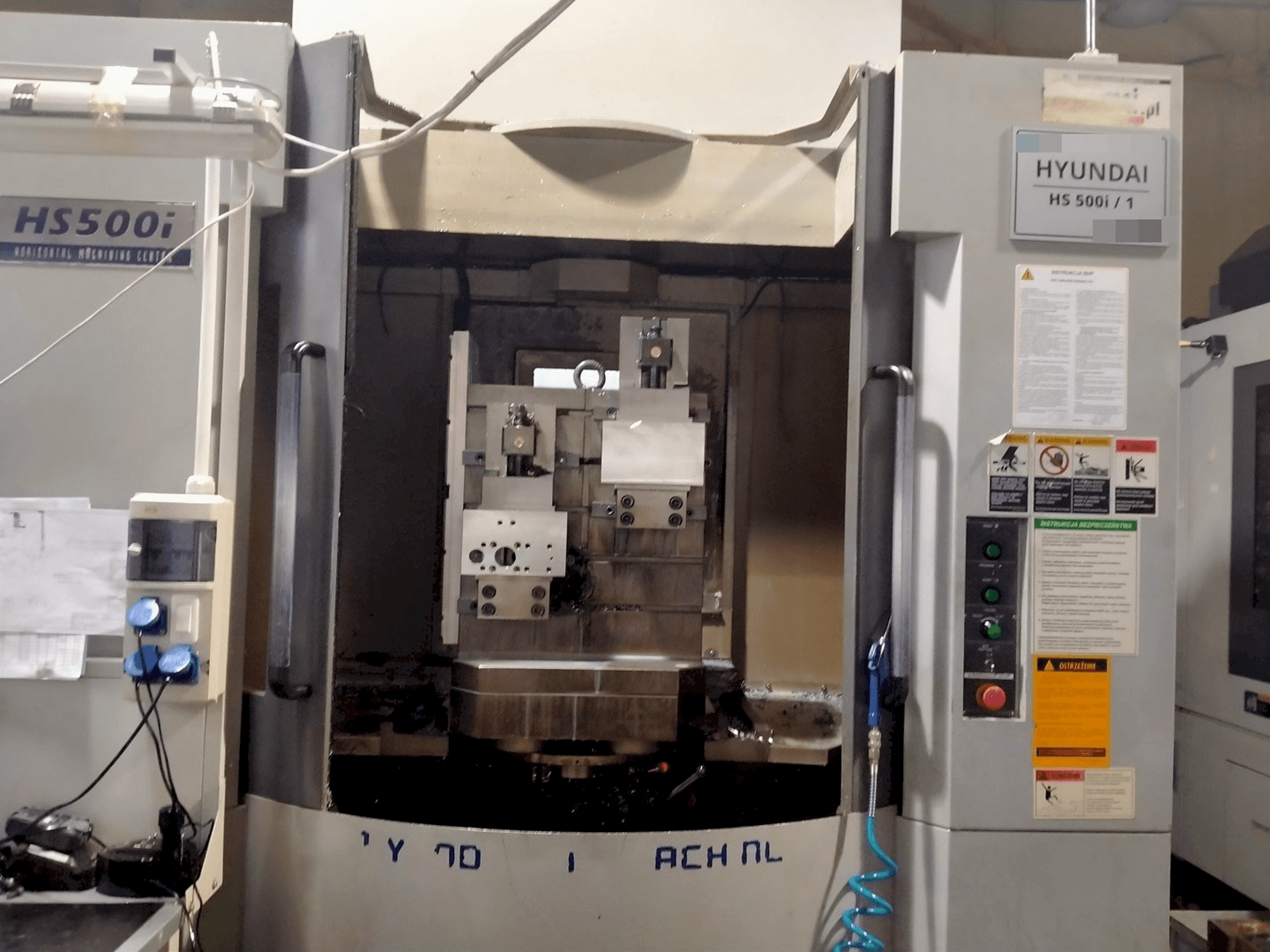 Prikaz stroja Hyundai Kia HS500i sprijeda