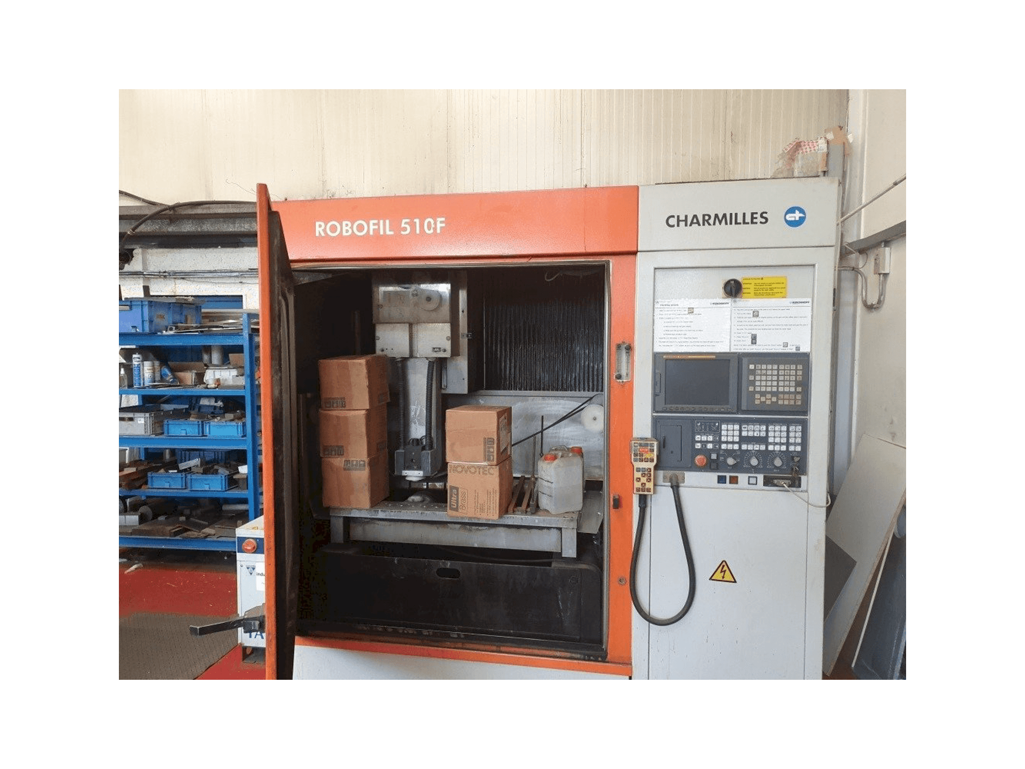 Prikaz stroja CHARMILLES Robofil 510F sprijeda