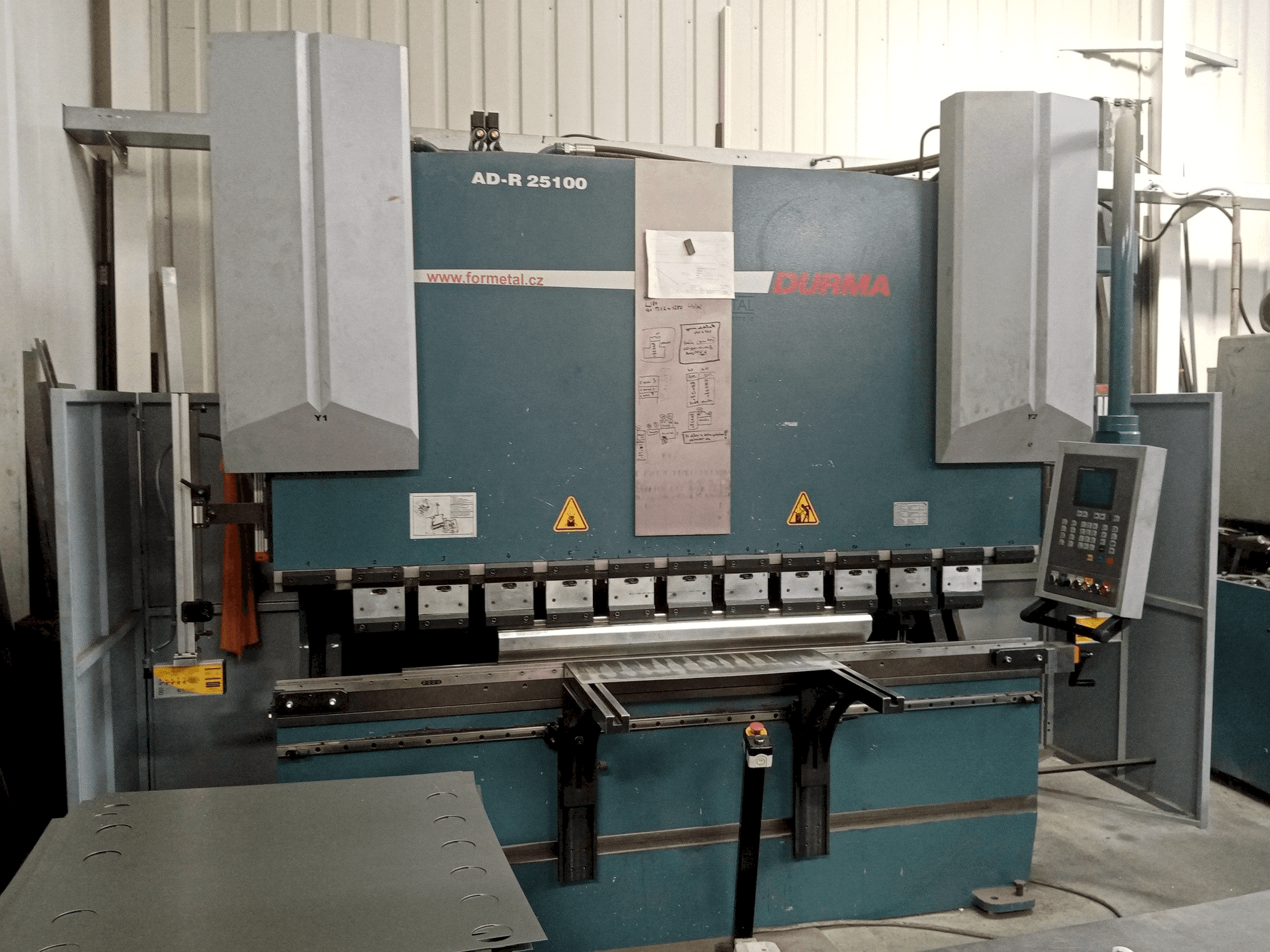 Prikaz stroja Durma AD-R 25100 sprijeda