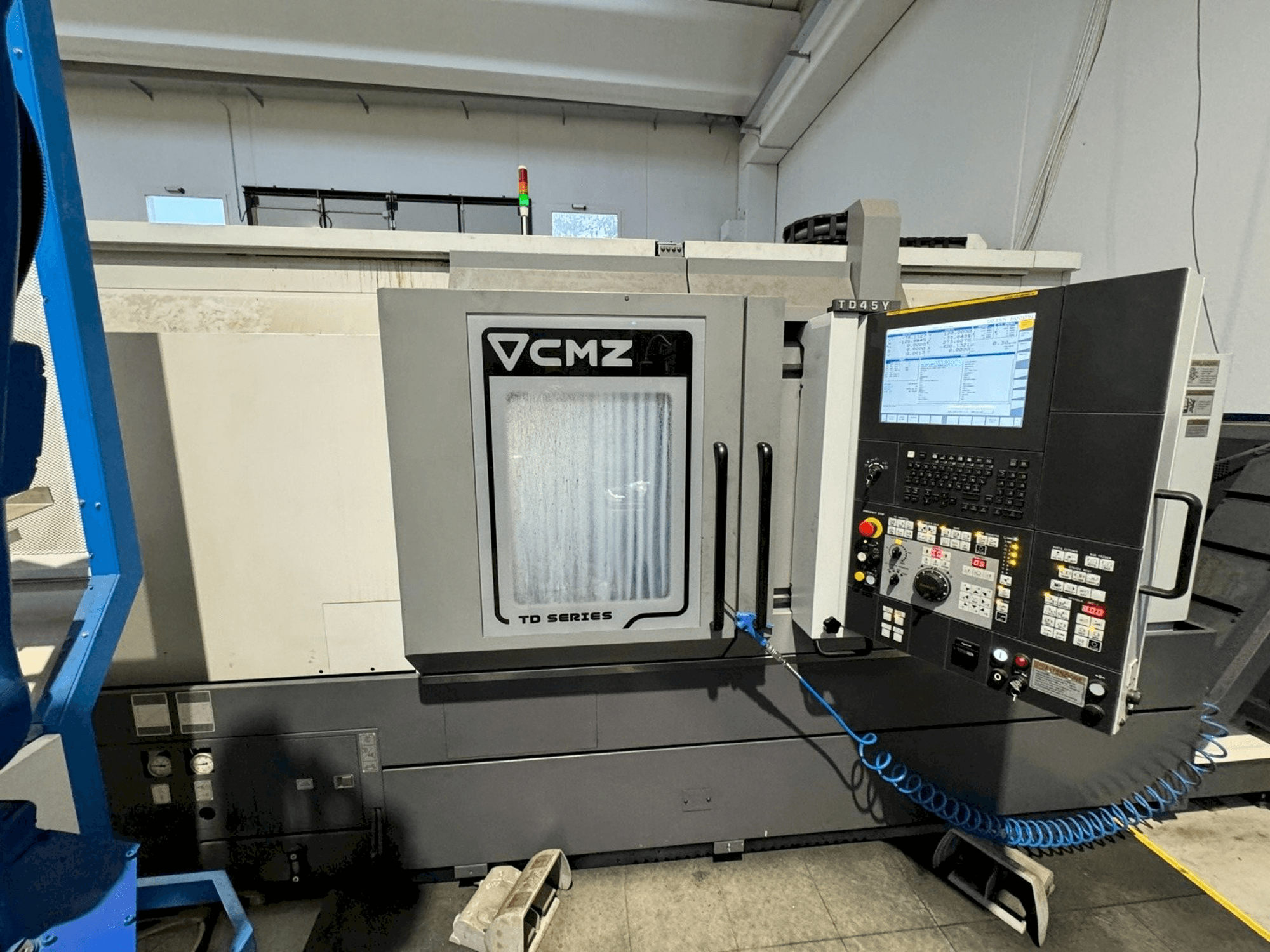 Prikaz stroja CMZ TD 45 Y 1350 sprijeda