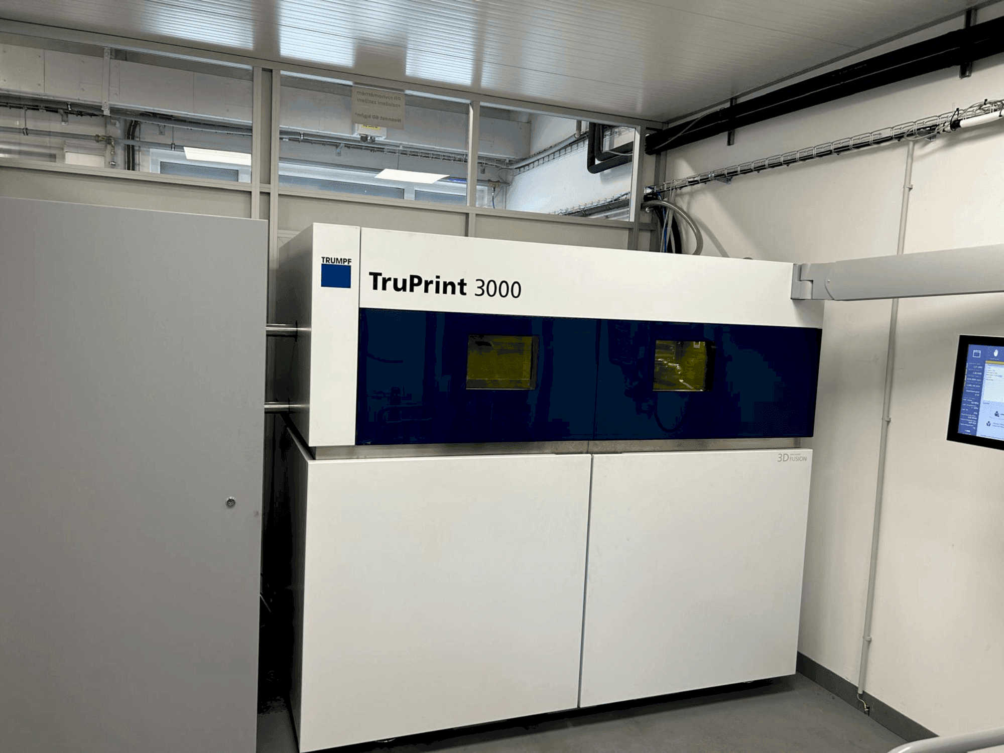 Prikaz stroja TRUMPF TruPrint 3000 sprijeda