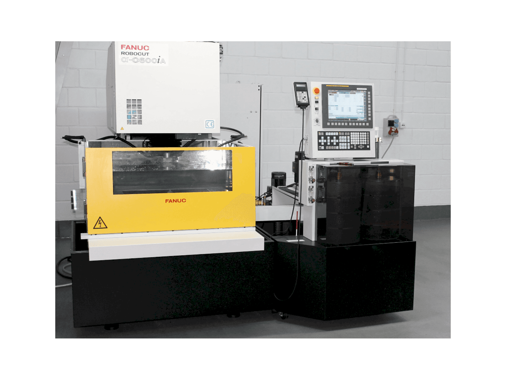 Prikaz stroja FANUC RoboCut Alfa C600iA sprijeda