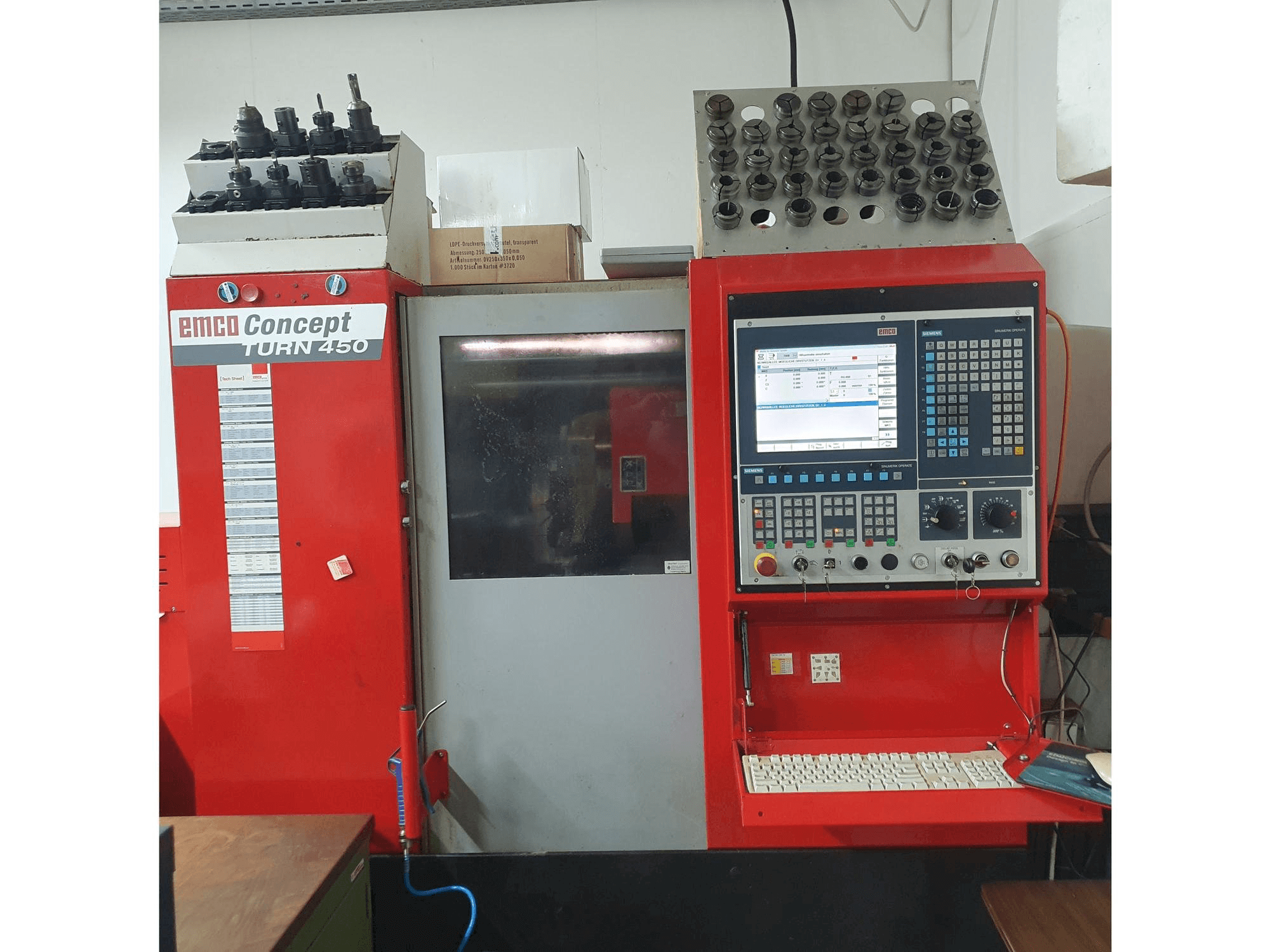 Prikaz stroja EMCO Concept 450 sprijeda