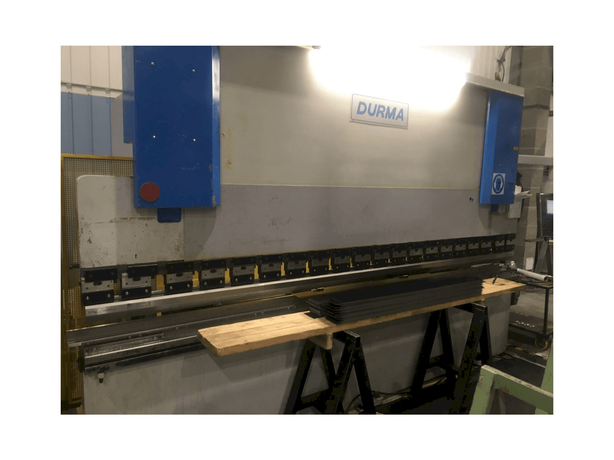 Prikaz stroja Durma CNC HAP 40160 175-4000 sprijeda