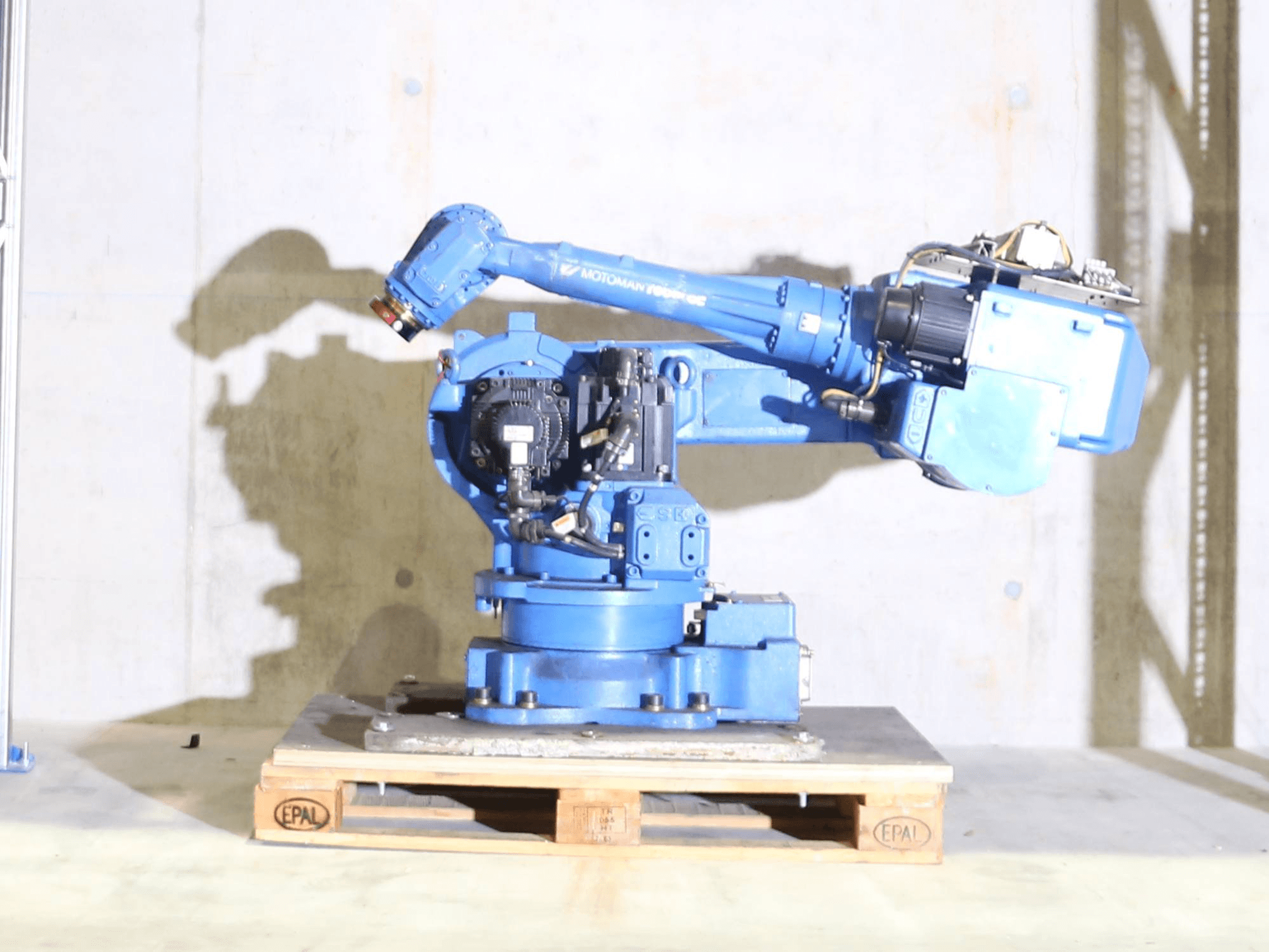 Prikaz stroja Yaskawa Motoman UP50 slijeva