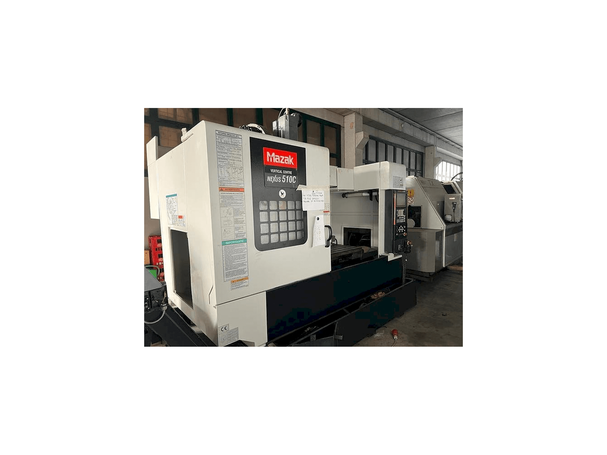 Prikaz stroja Mazak VCN 510C sprijeda