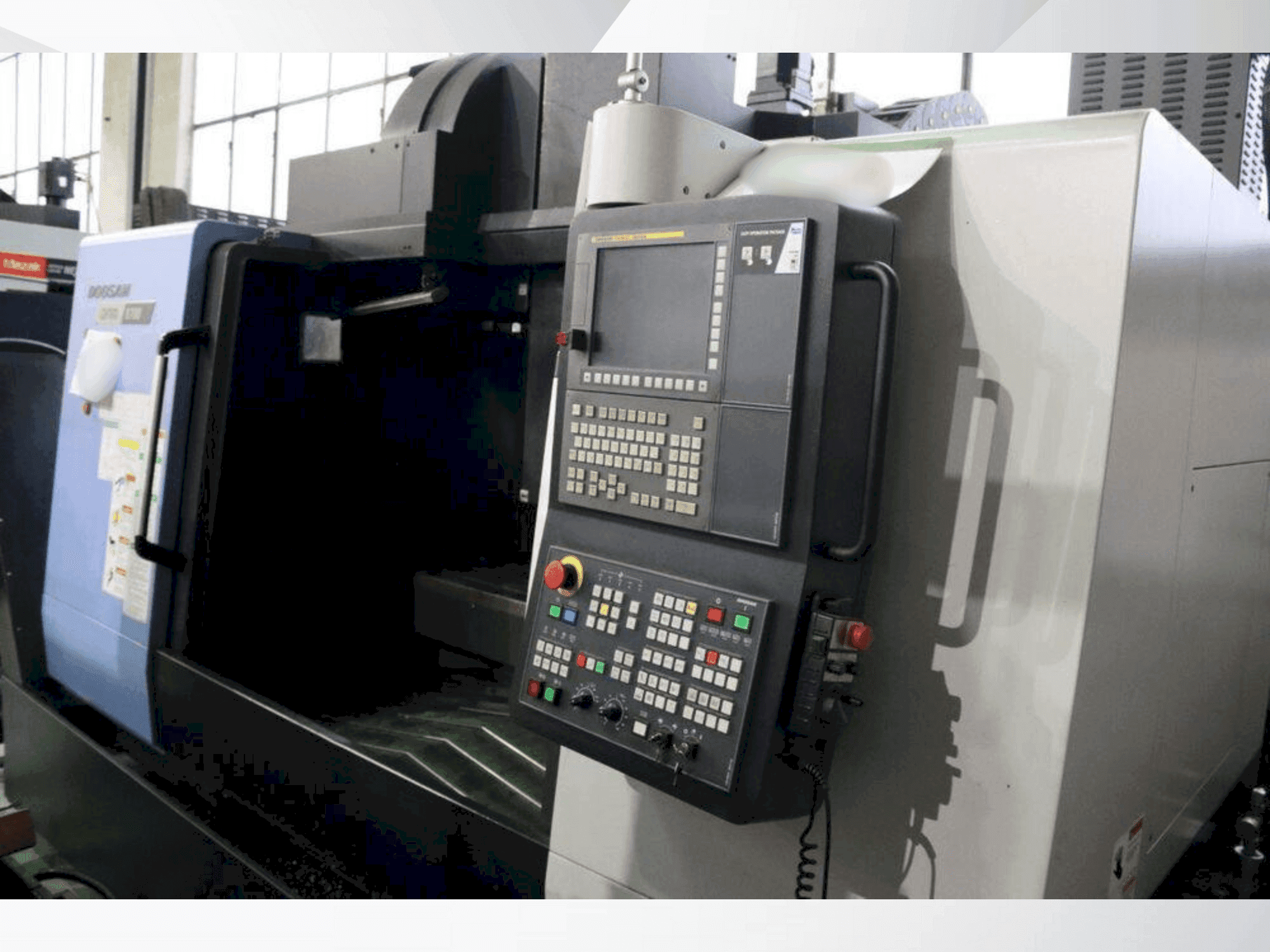 Prikaz stroja DOOSAN DNM 6700 sprijeda