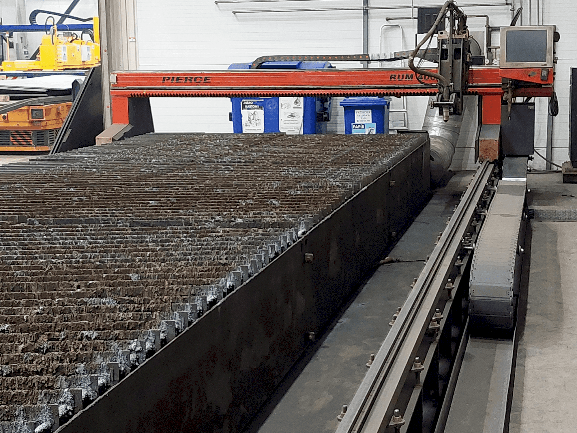 Prikaz stroja PIERCE RUM 4000 GP sprijeda
