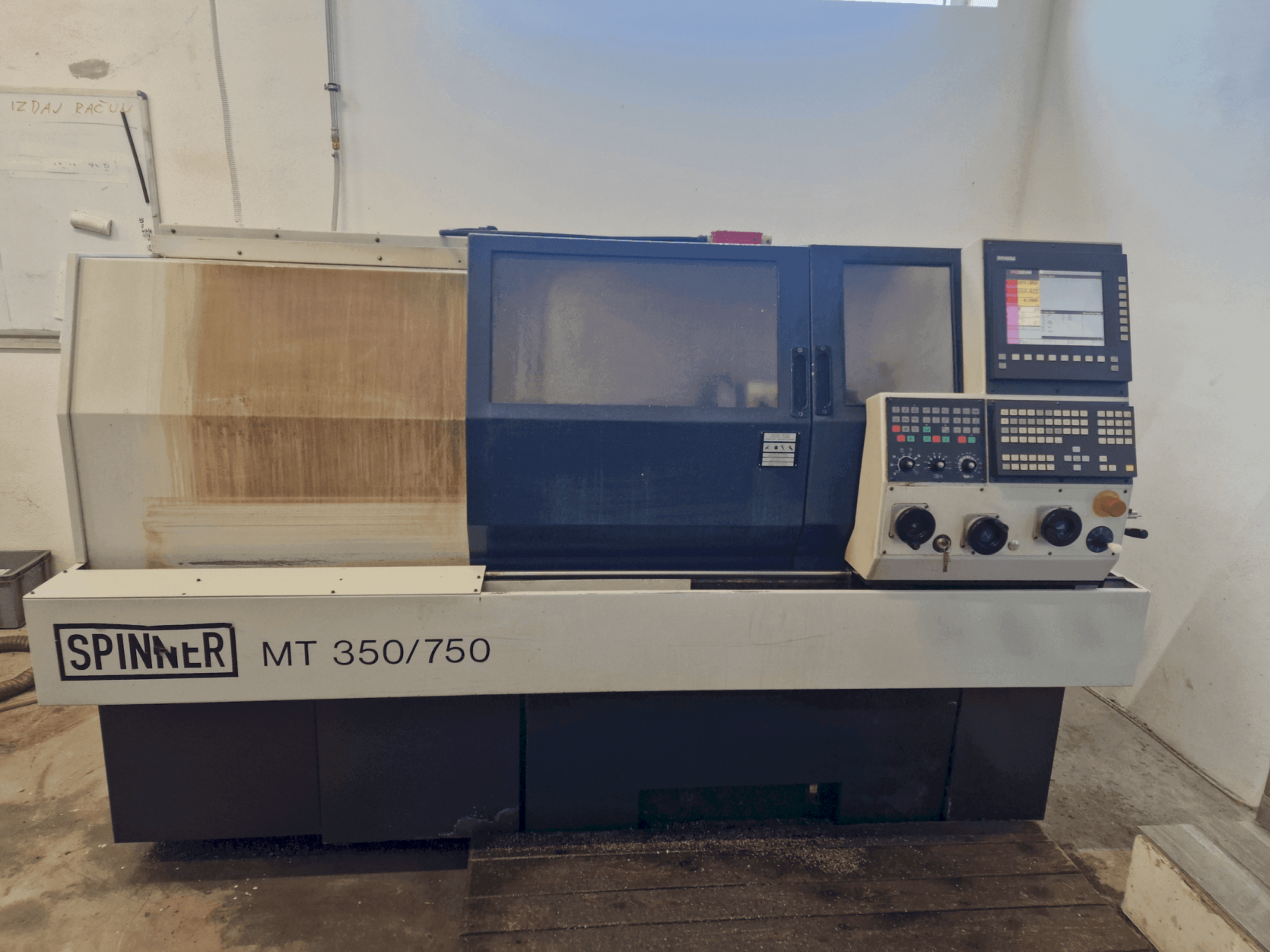 Prikaz stroja SPINNER MT 350/750 sprijeda