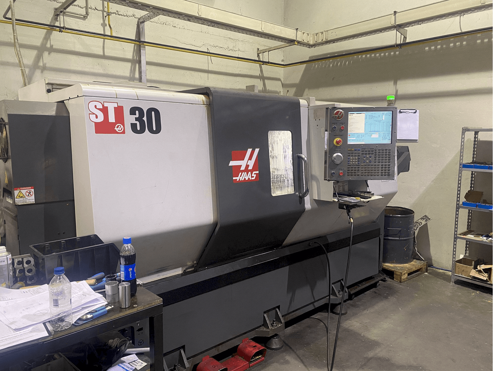 Prikaz stroja HAAS ST 30 sprijeda