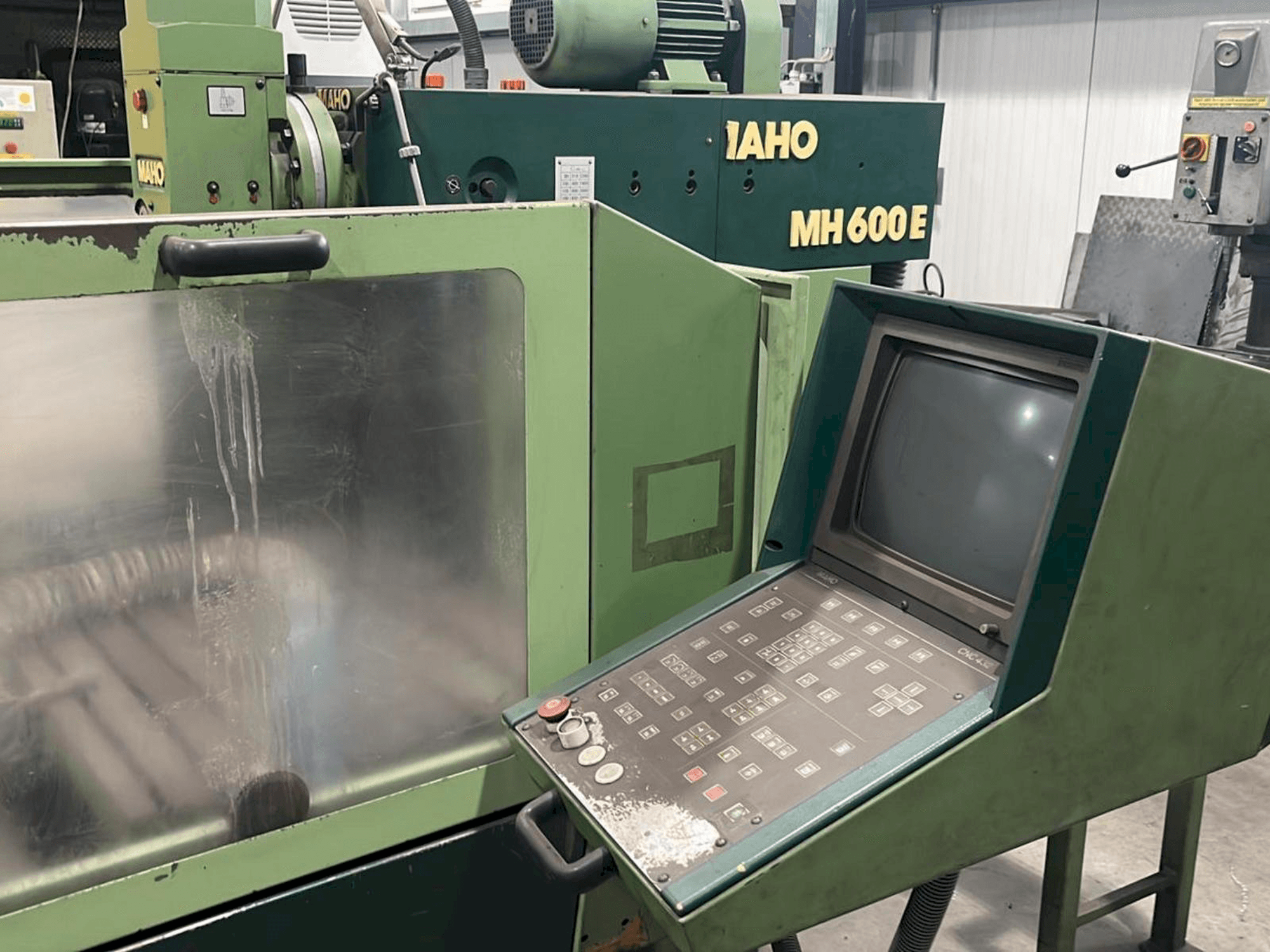 Prikaz stroja MAHO MH 600 E sprijeda